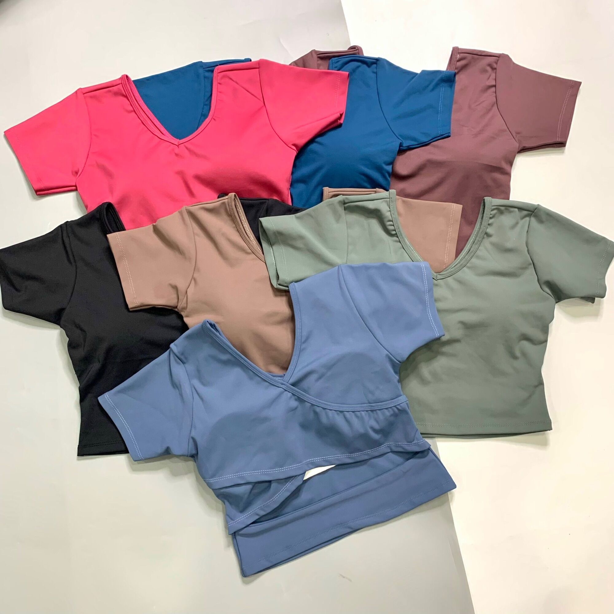 Áo Croptop Kèm Mút Cổ Tim Đắp Chéo Lưng Vải Thun Lạnh