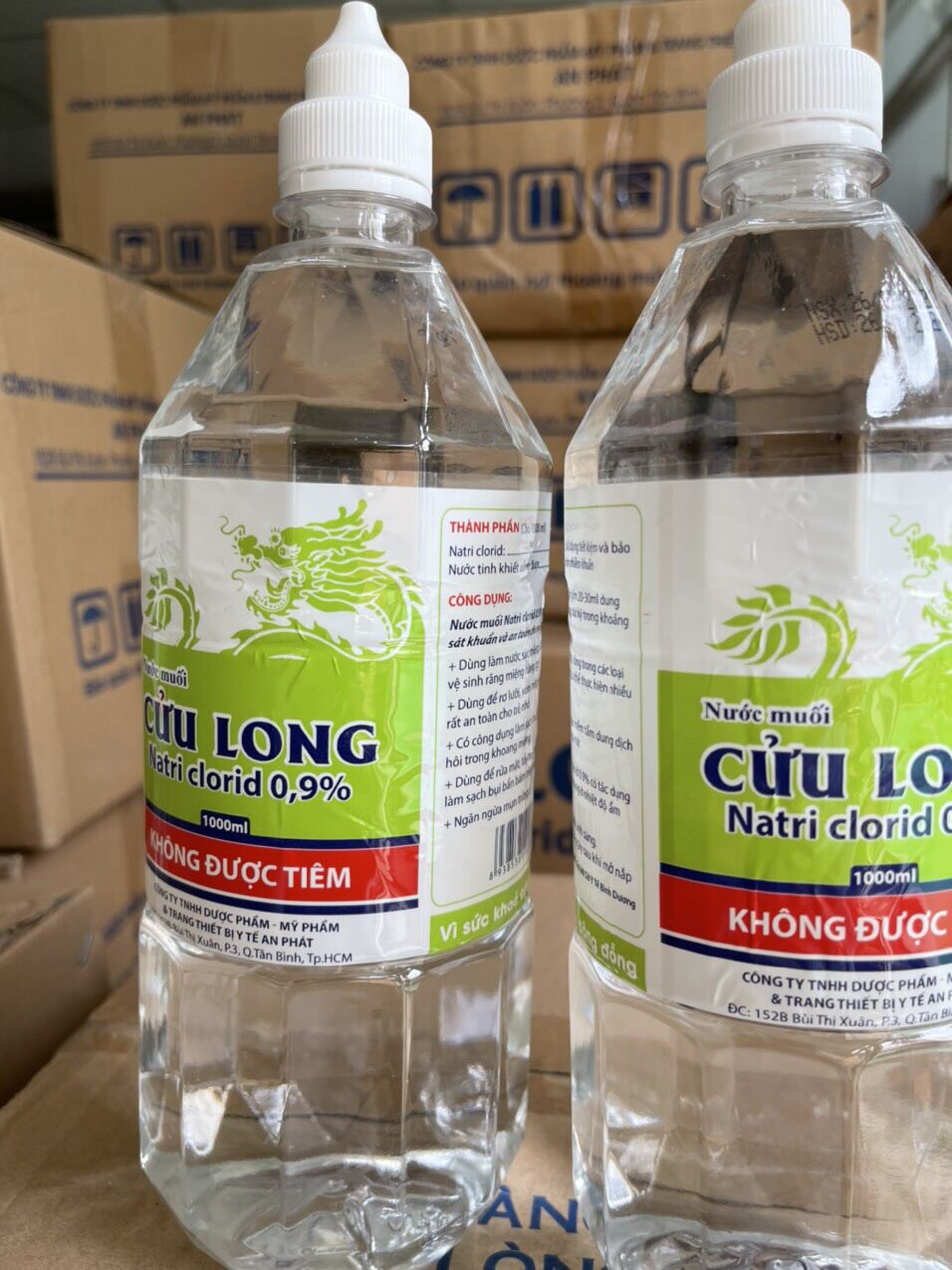 Chai 500 ml , chai 1000 ml, 70 độ và 90 độ cồn xịt khuẩn.