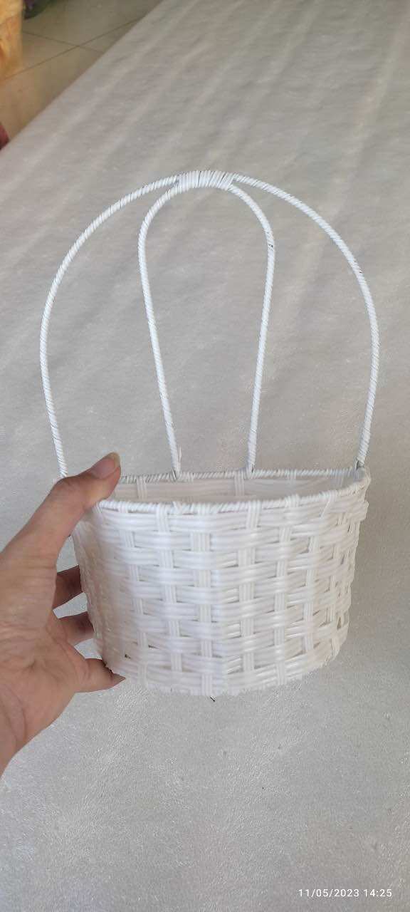 Giỏ mây treo tường, cắm rủ hoa trang trí