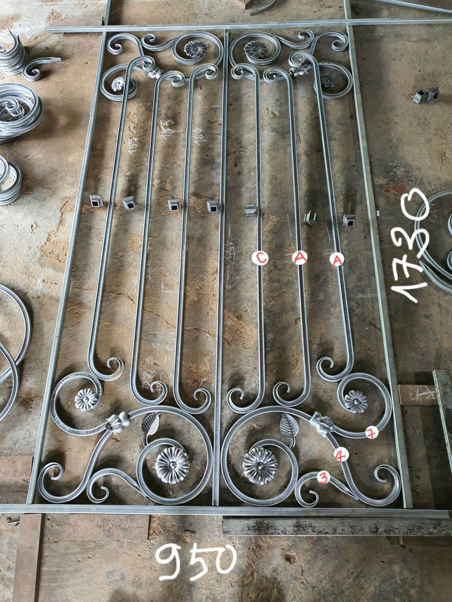 10 Hoa sắt dập ĐK 6cm