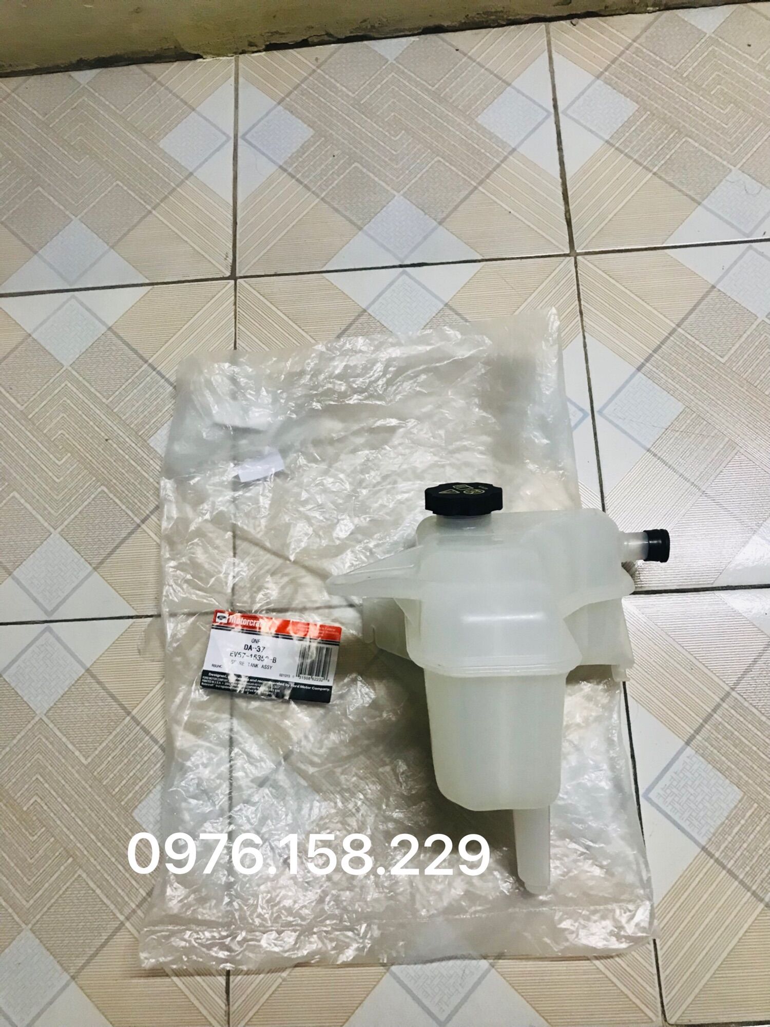 Bình nước phụ ford escape