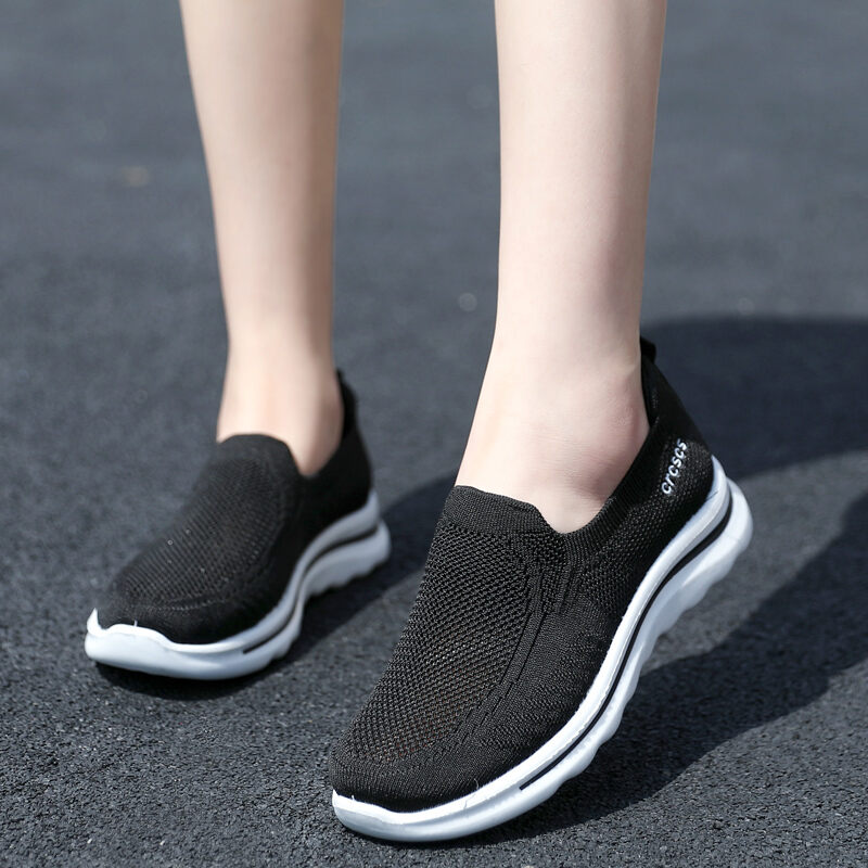 Giày Lười Giày Đi Bộ Cho Người Trung Niên Và Người Cao Tuổi Giày Vải Bắc Kinh Cũ Đế Mềm Chống Trơn Giày Cho Mẹ Thoáng Khí Thoải Mái Cho Nữ Xuân Hè