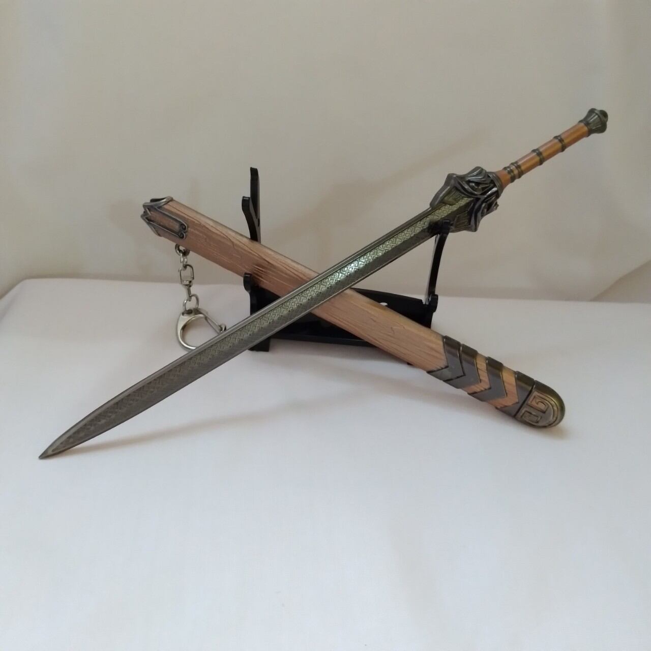 Mô hình kiếm thánh 22cm.