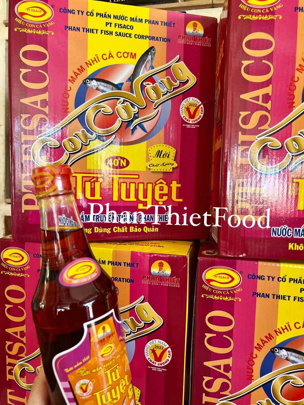NƯỚC MẮM TỨ TUYỆT 40 ĐỘ ĐẠM - HIỆU CON CÁ VÀNGo ( thùng 6 chai x 490 ml )