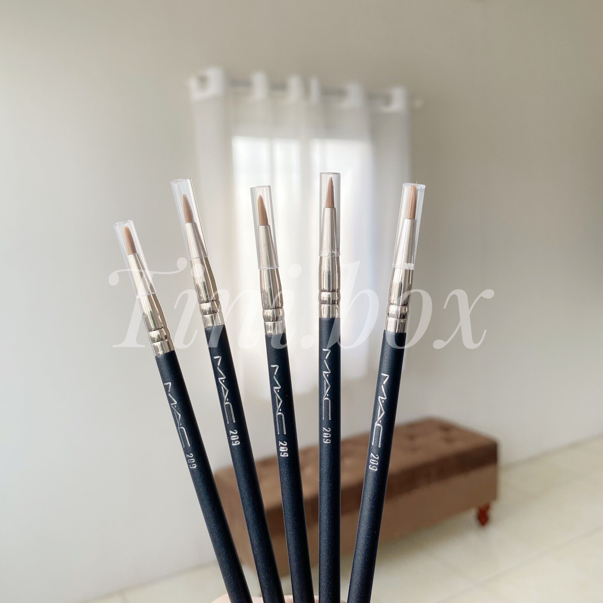 Cọ vẽ eyeliner đầu nhọn M.209