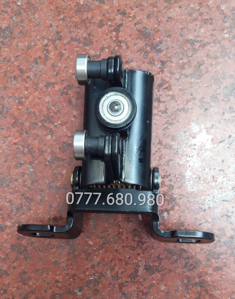 Bạc đạn cửa lùa giữa ford transit