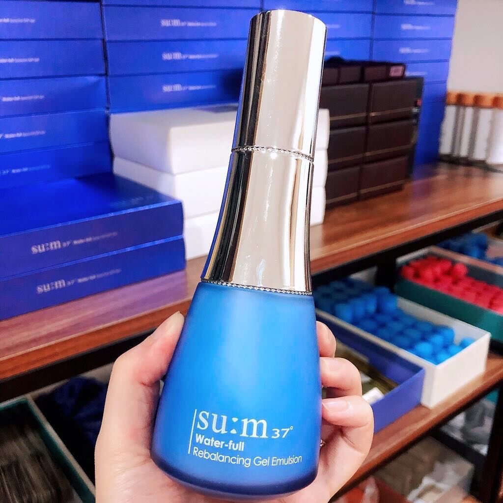 Chai sữa dưỡng Sum 37 xanh full size tách set