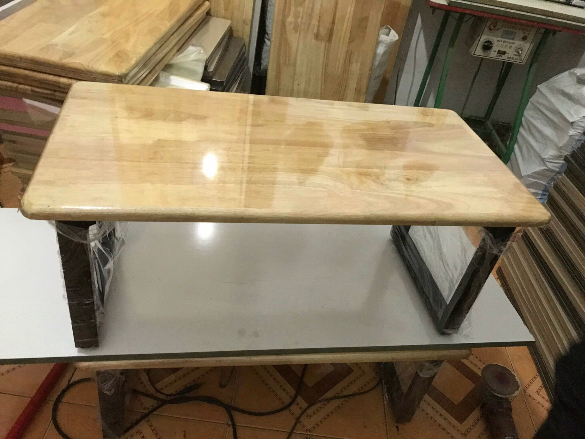 Bàn gỗ 40*80 cao 35cm chân sắt gấp gỗ cao su