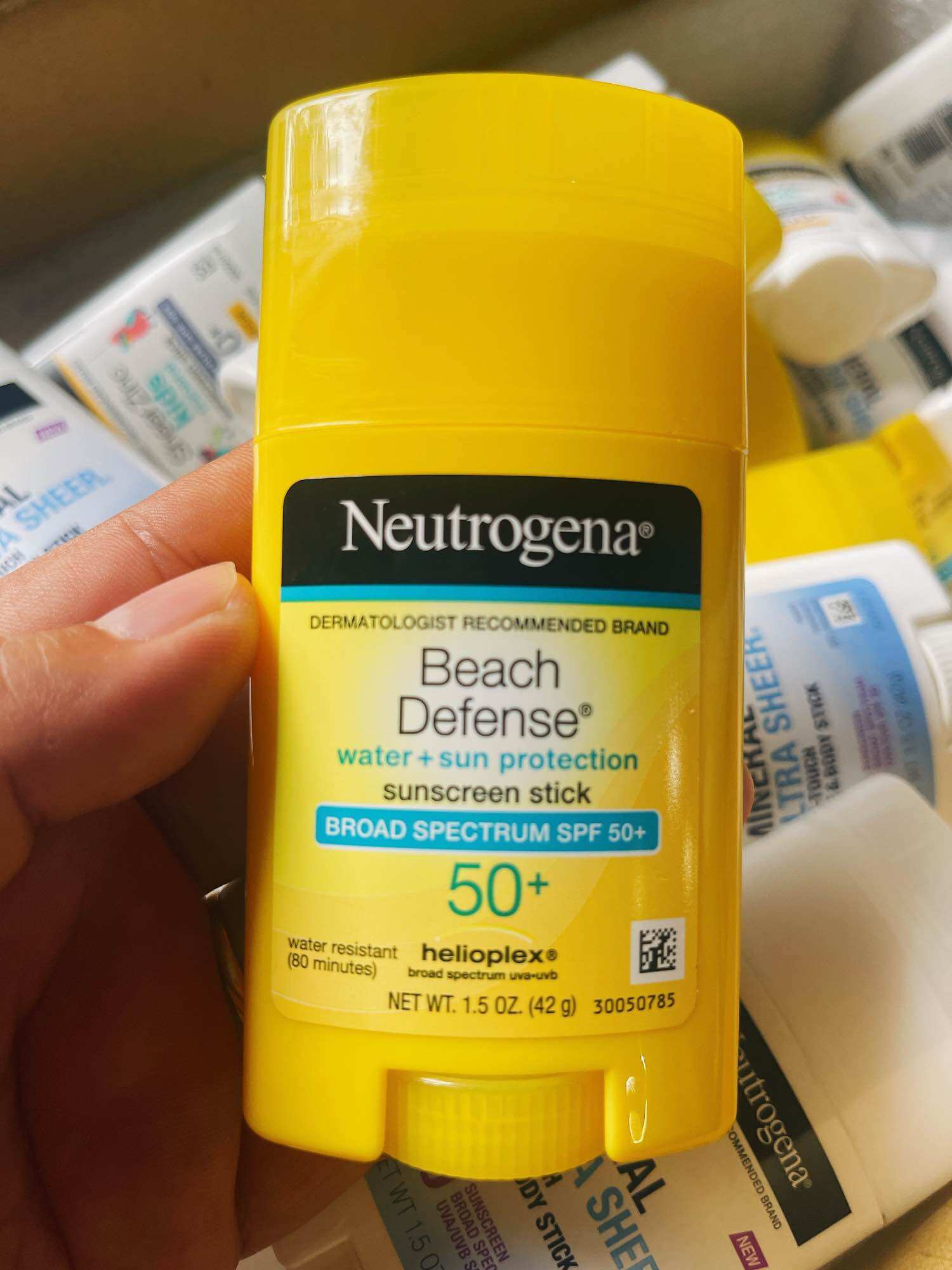 [USA Offcial] Sáp chống nắng Neutrogena Beach Defense Broad Spectrum SPF 50 42g