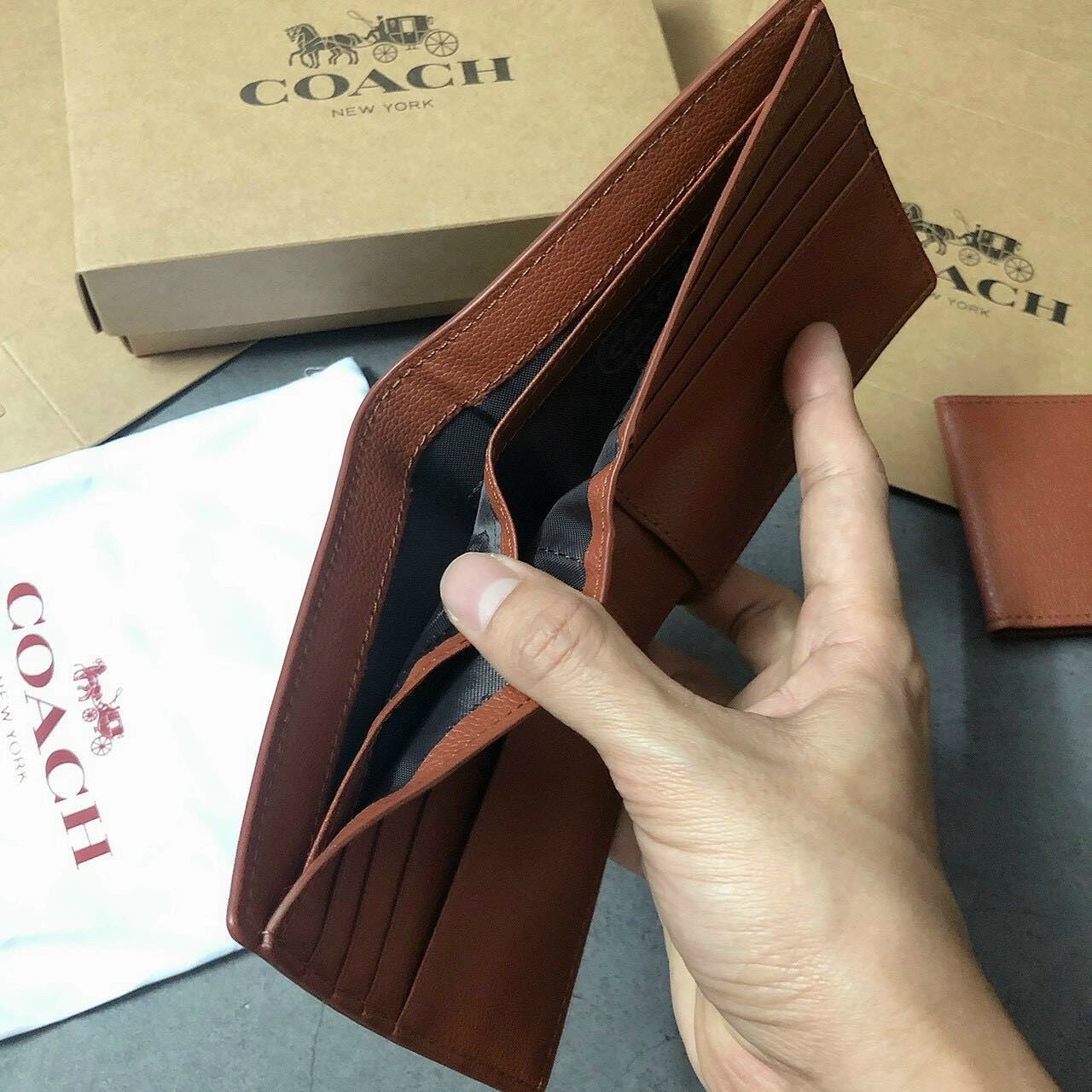 Ví ngắn Coach for men da mềm xuất chuẩn