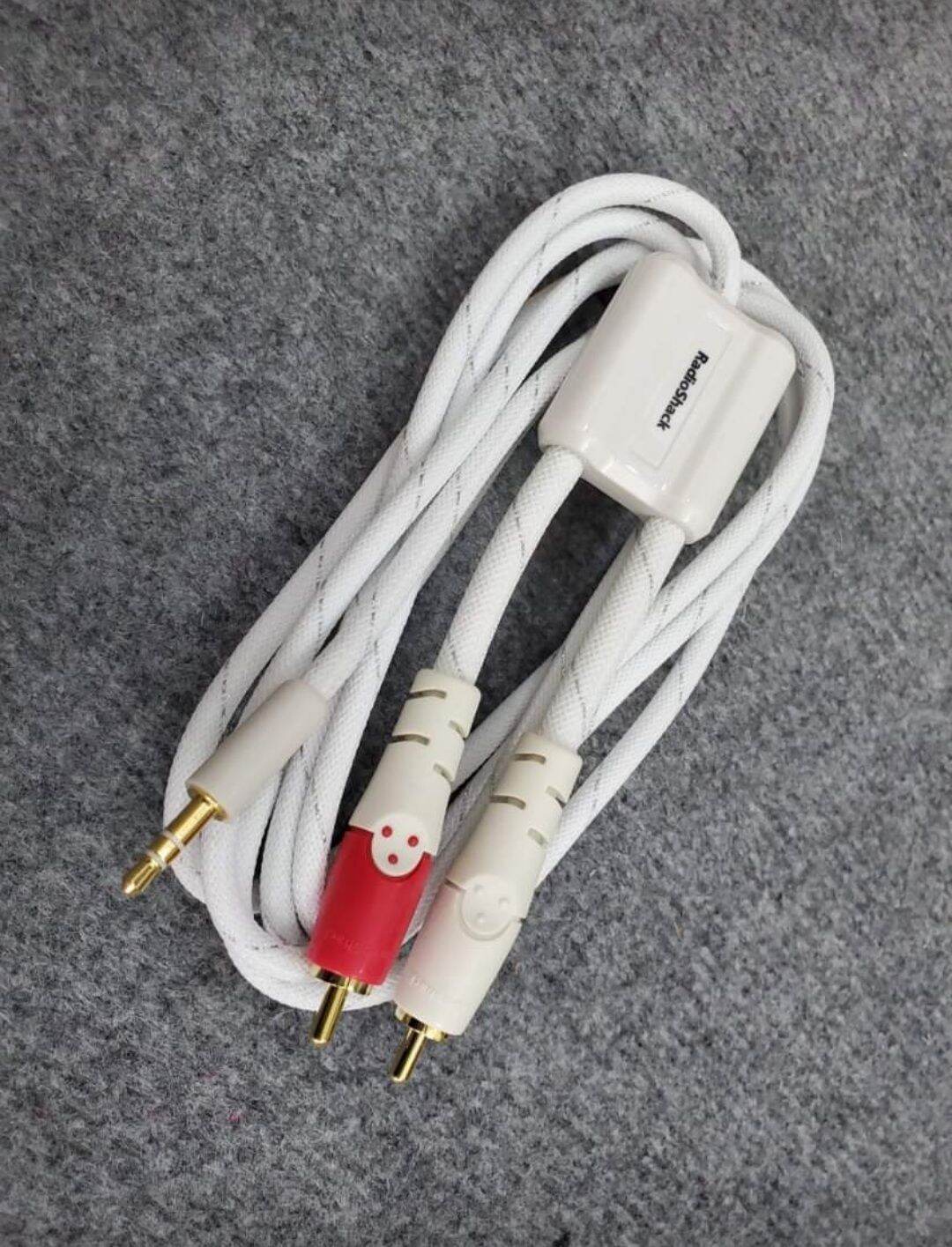 Dây 3.5 ra 2 AV Audio RadioShack