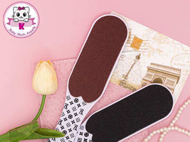 Cây chà nhám cán nhựa 2 mặt chà gót chân