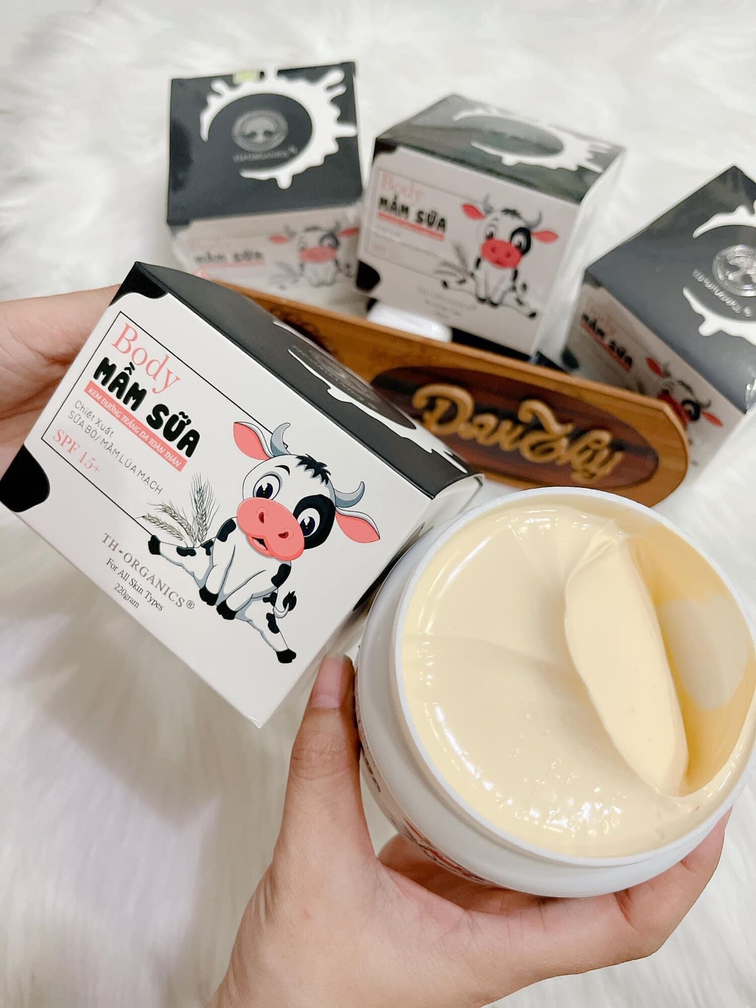 Kem trắng da body mầm sữa th organics 220gr