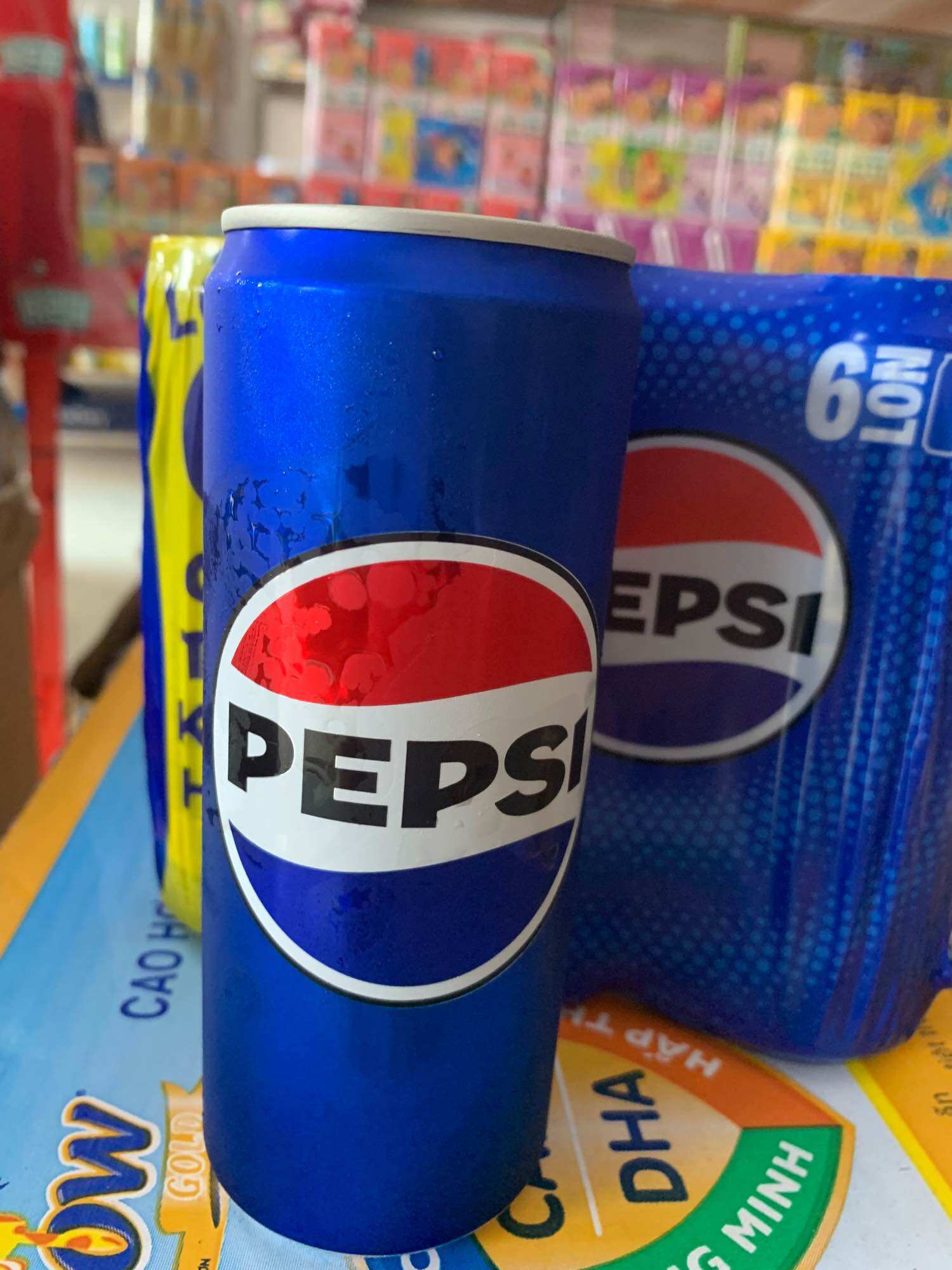 Lốc 6 lon Pepsi giải nhiệt , sảng khoái