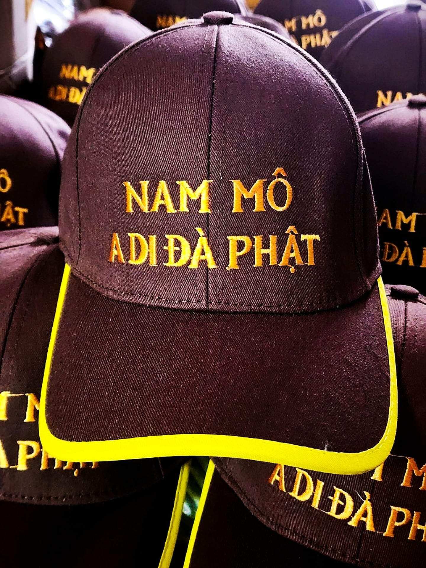 NÓN THÊU DANH HIỆU NAM MÔ A DI ĐÀ PHẬT
