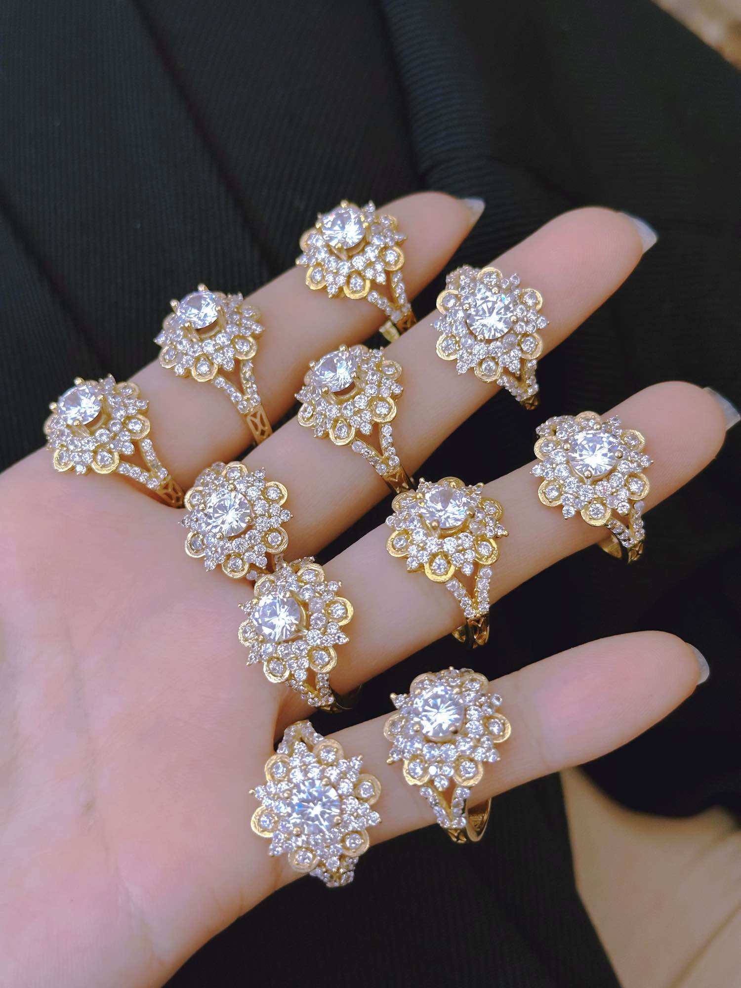 Nhẫn đồng hội hoa nhọn bền màu