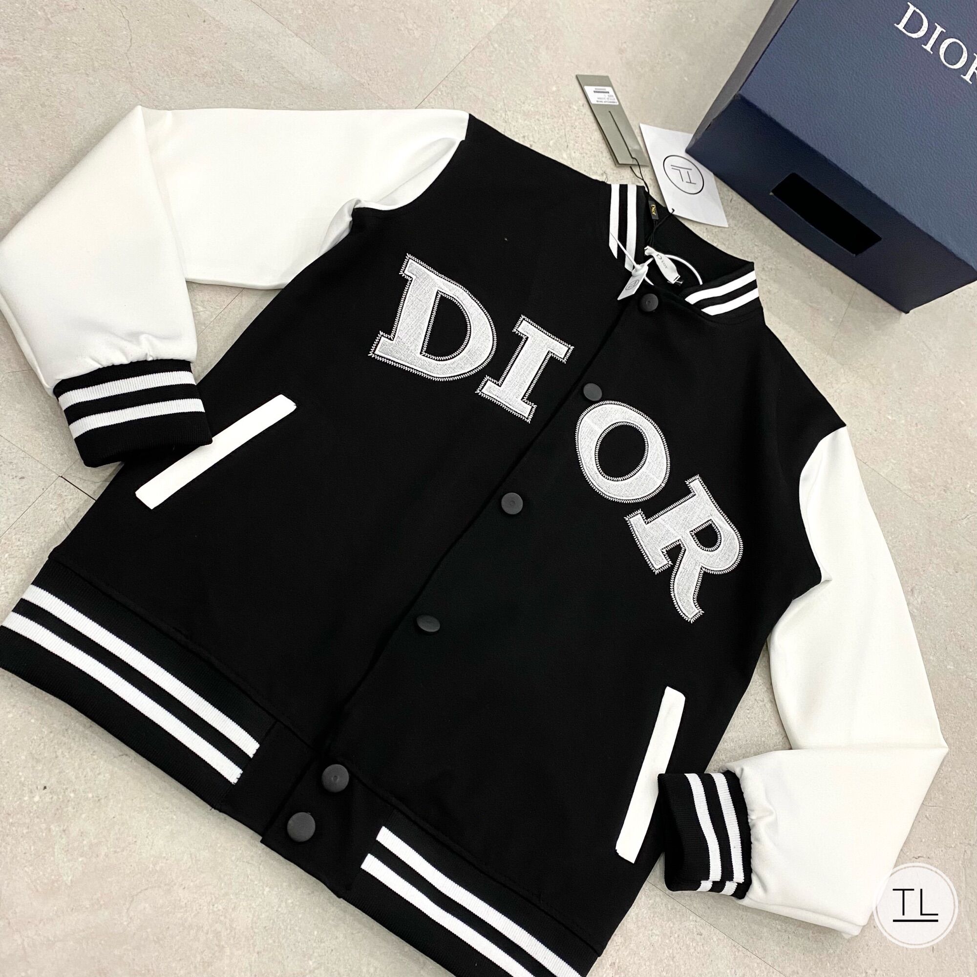 Áo Khoác Bomber Dioor Tay Trắng