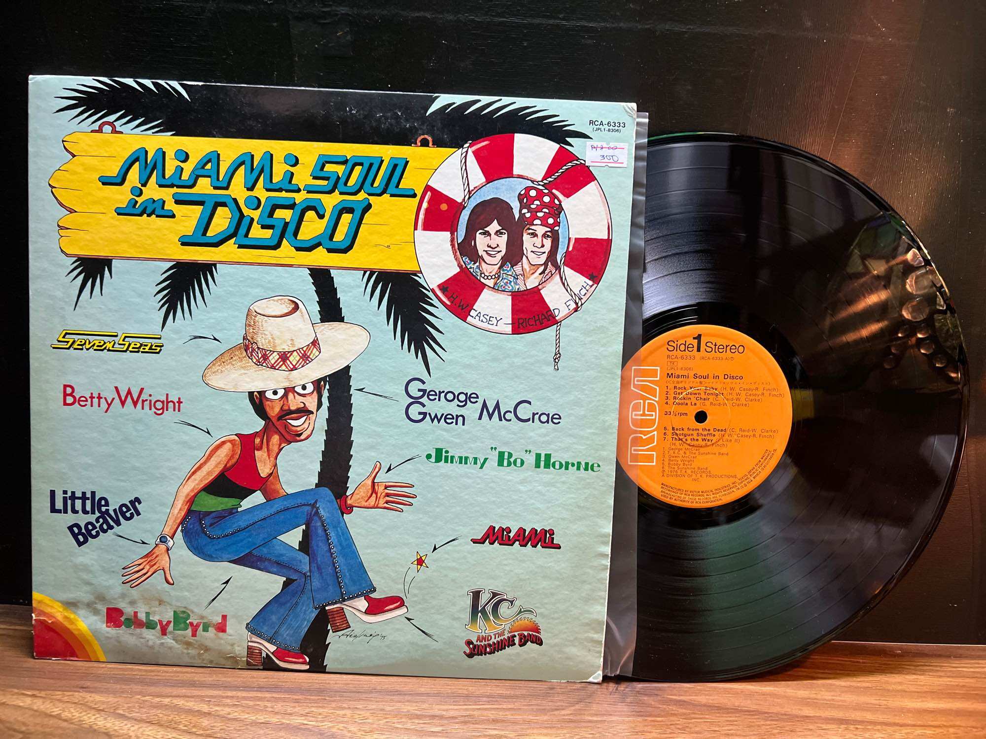 Đĩa than vinyl: album vinyl tổng hợp năm 1976 "Miami Soul In Disco". 🔥Album là tuyển tập nhạc funk và soul sôi động, nắm bắt tinh hoa của kỷ nguyên disco
