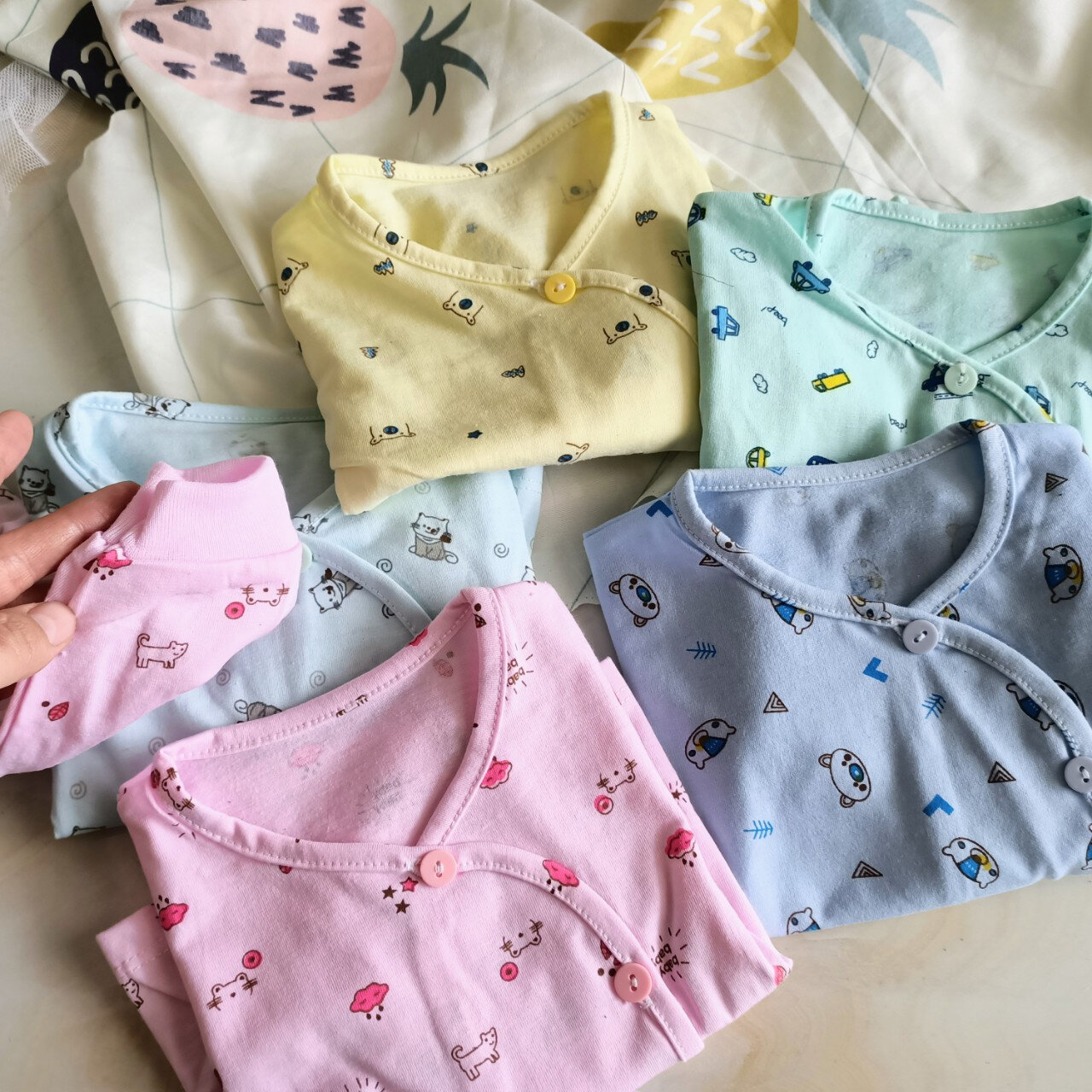 Bộ quần áo dài tay sơ sinh cúc lệch, chất cotton mềm mịn cho bé 3-8kg