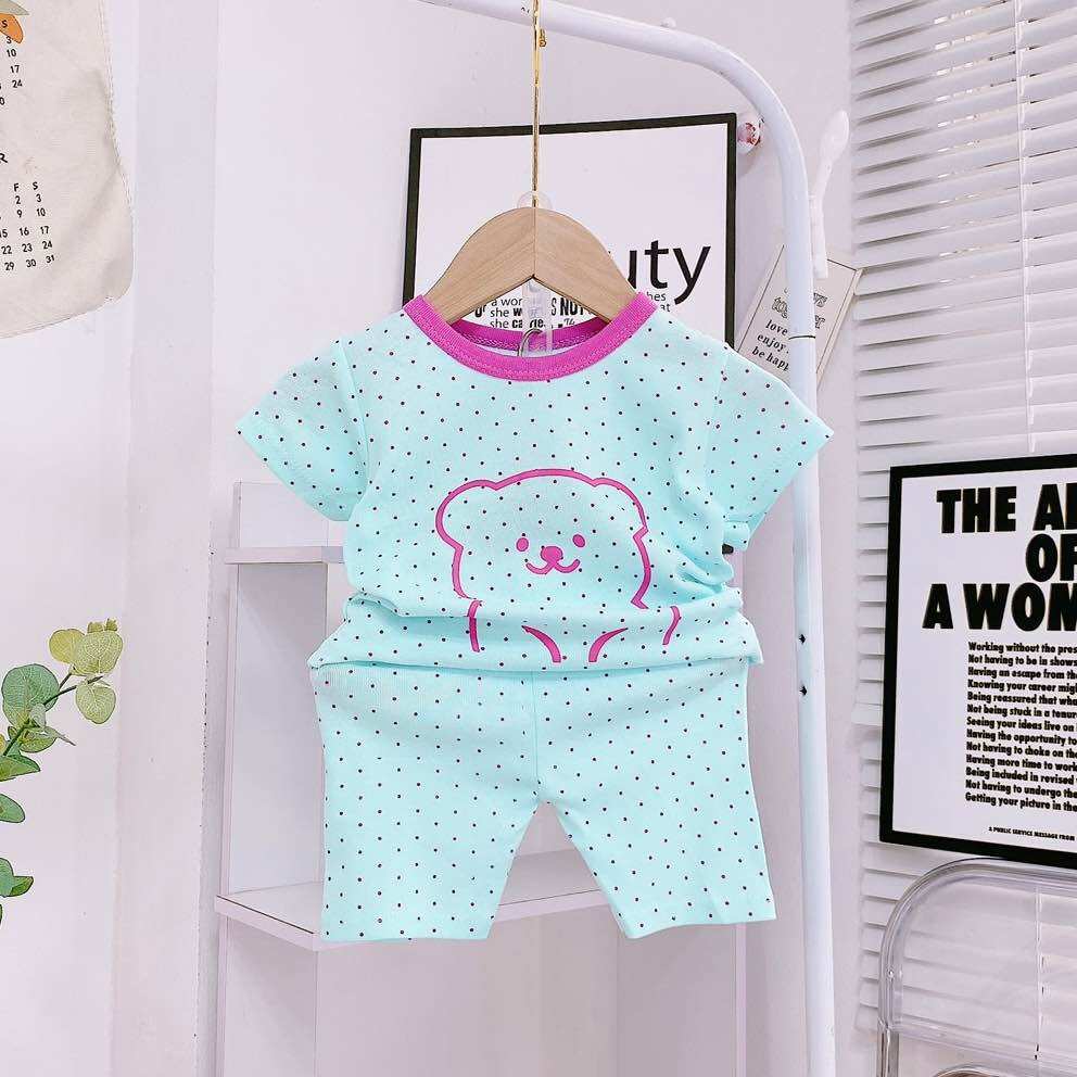 Bộ quần lửng bé gái hình gấu chấm bi