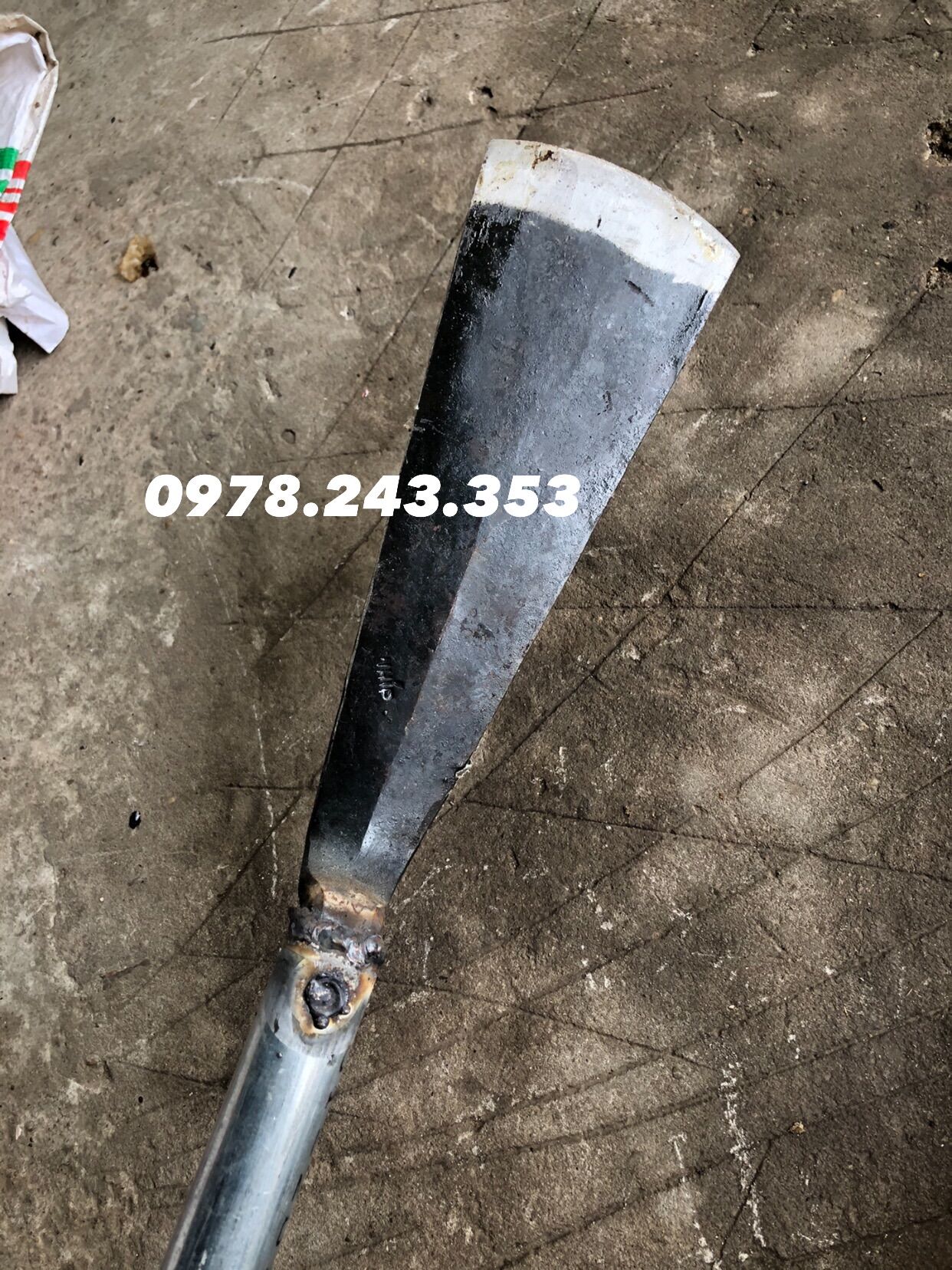 Thuổng đào đất bấng cây ( có cán dài 1 mét + lưỡi 30cm )