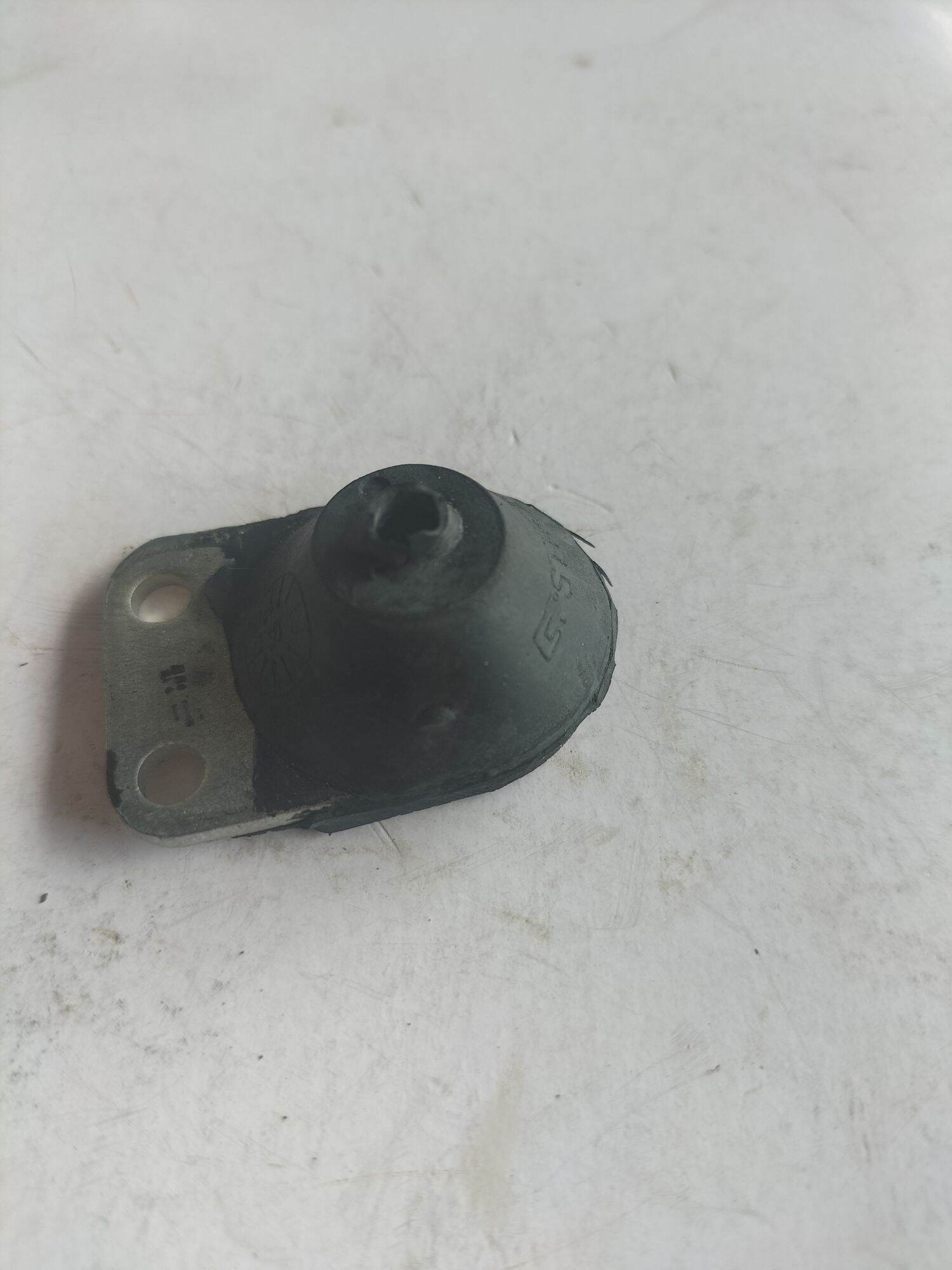Nhún treo máy cưa xích stihl 381