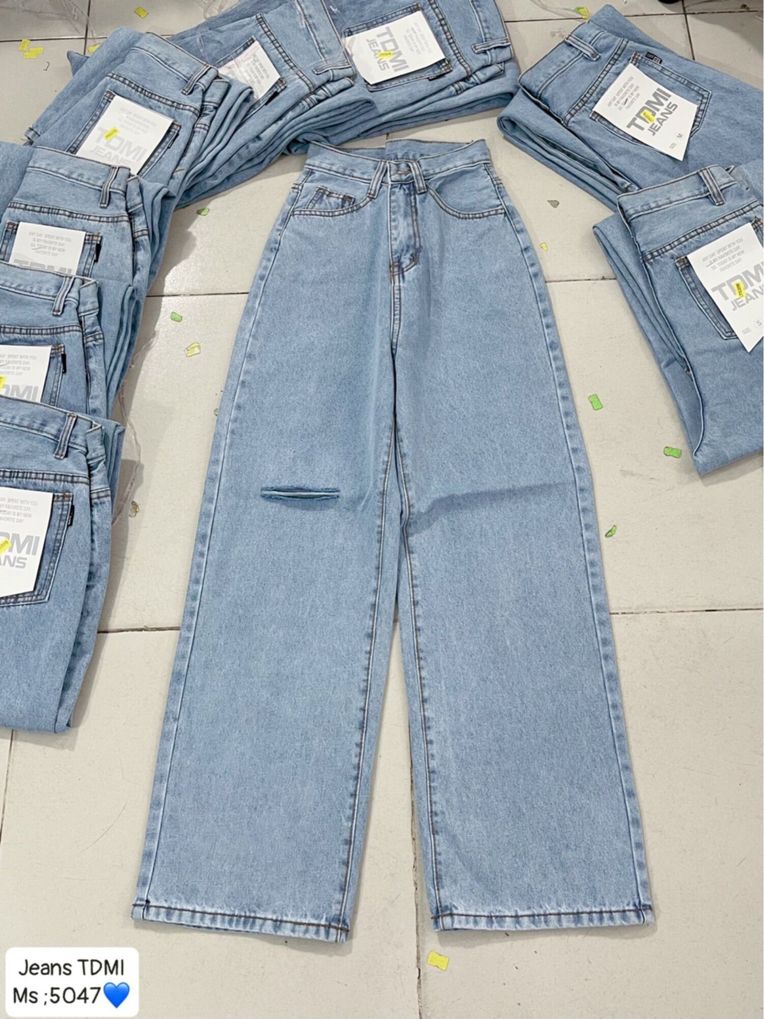Baggy jeans lưng cao ống suông rách 1 line