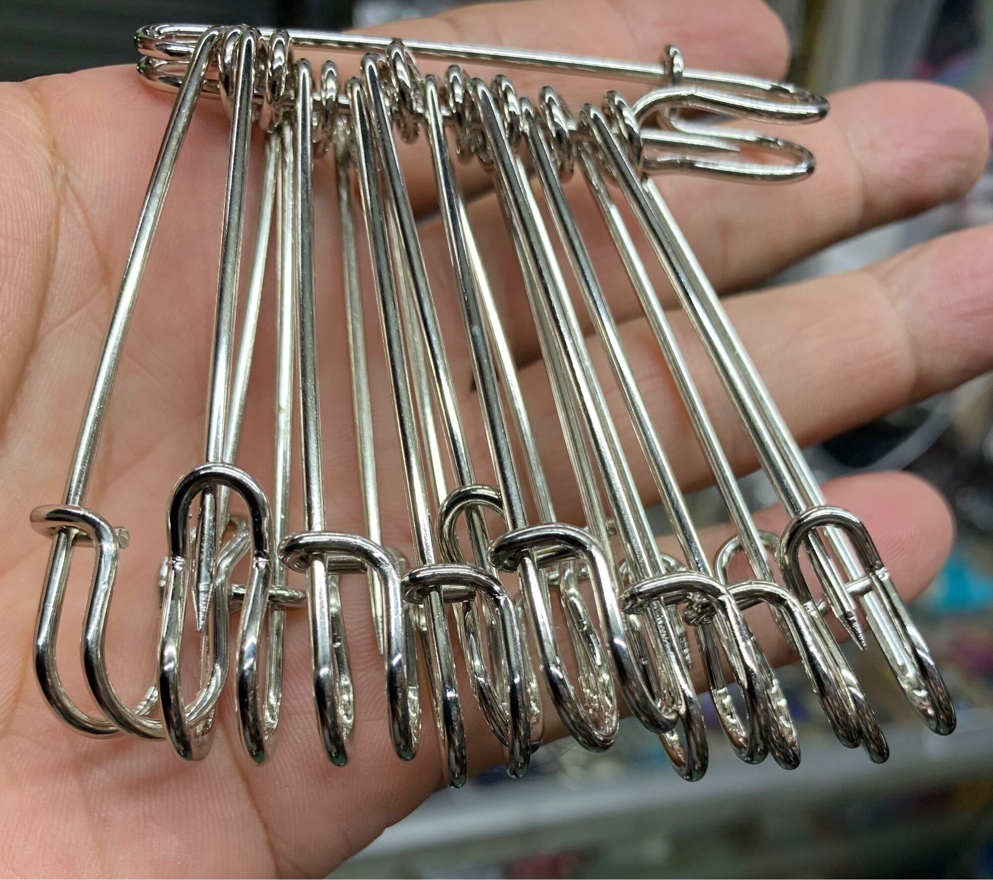Combo 2 cây kim băng lớn loại tốt có 2 cỡ kim để chọn lựa