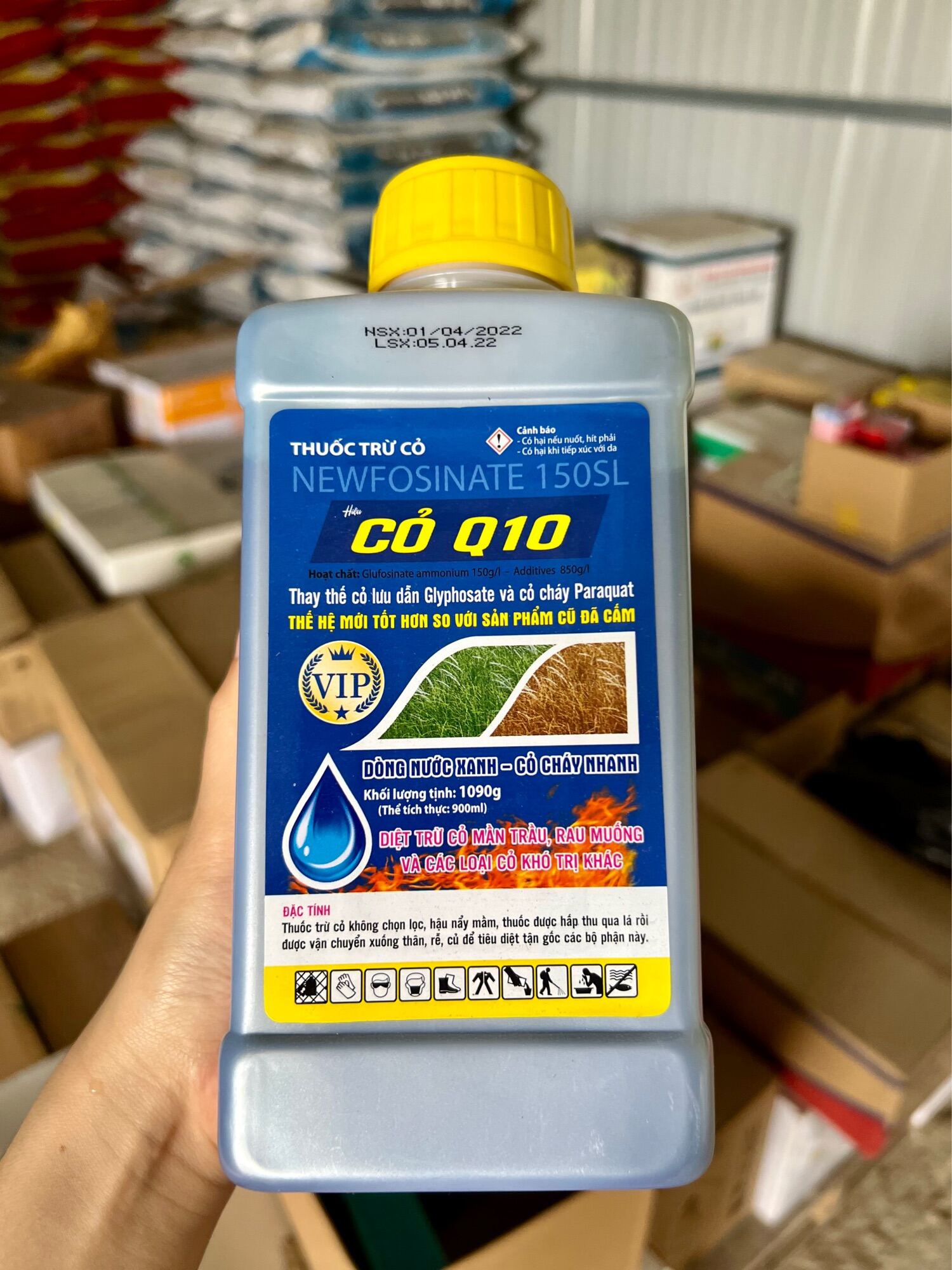 Thuốc trừ cỏ khai quang Q10 VIP 900ml (mạnh hơn Q7) diệt trừ cỏ mần trầu, rau muống và các loại cỏ khó t r ị khác