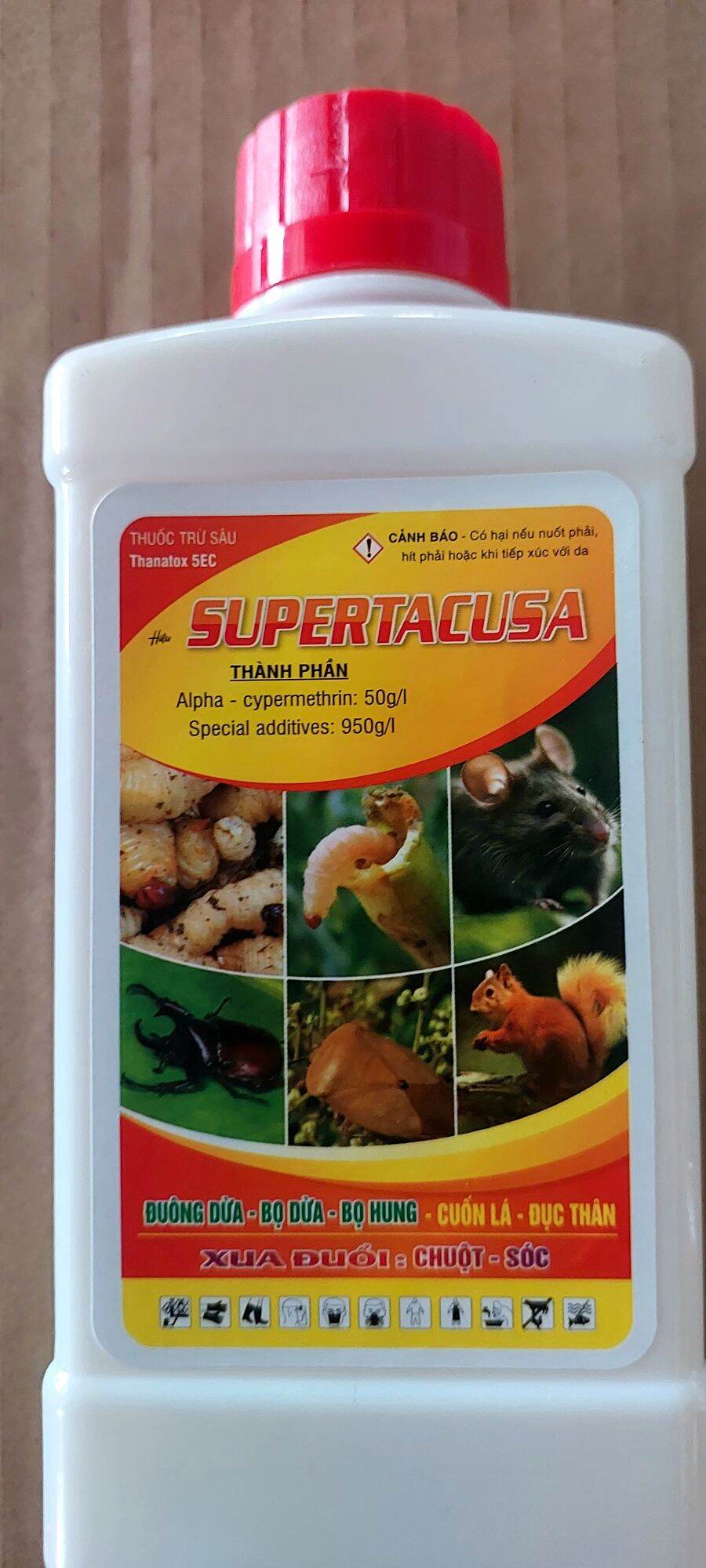 Thuốc trừ đuông dừa hiệu Supertacusa chai 500ml, thuốc trừ được bọ hung, bọ dừa và sâu thuốc có mùi hôi nên xua đuổi được chuột với sóc