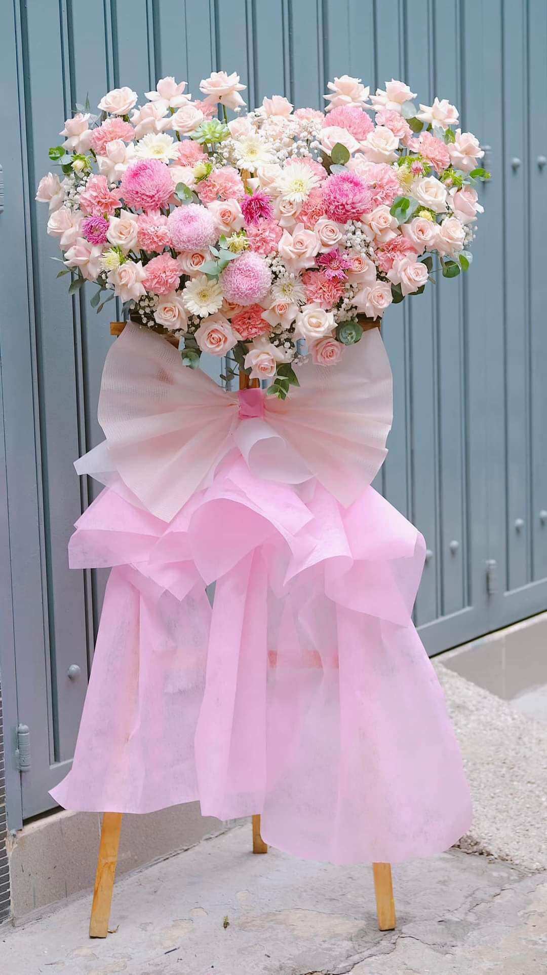 Giấy lụa , Giấy mếch giấy vân long viền sóng gói hoa trang trí giỏ quà 48x50cm xấp 5 tờ