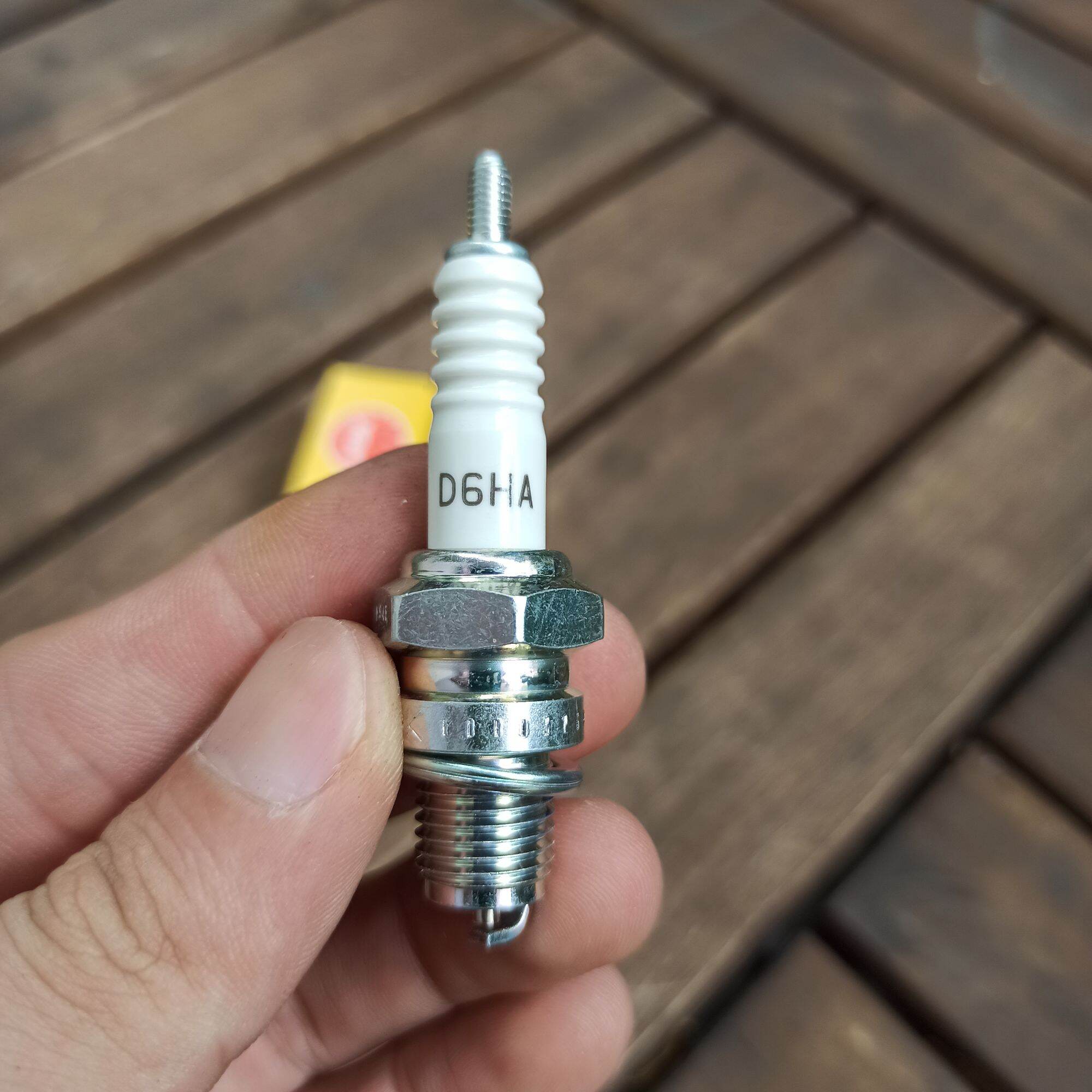 Bugi NGK niken - D6HA ( chân ngắn , ren 12mm)