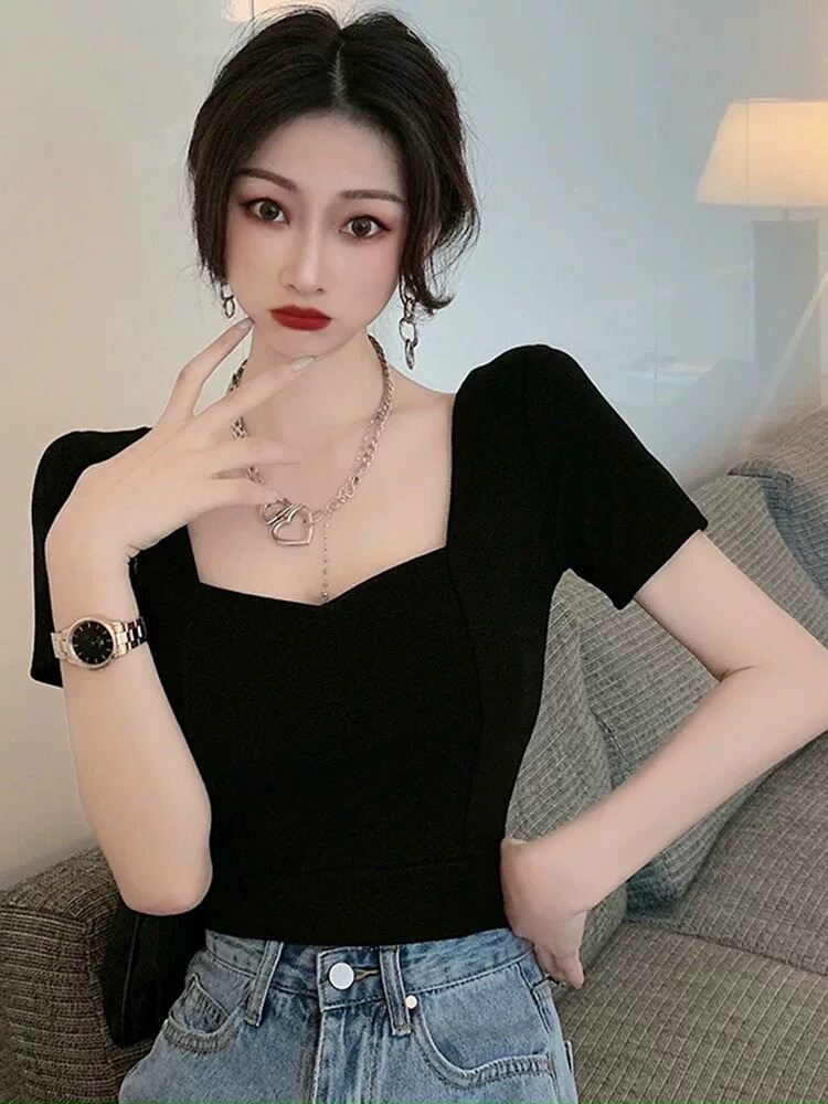 Áo croptop cổ vuông tim tay ngắn BG