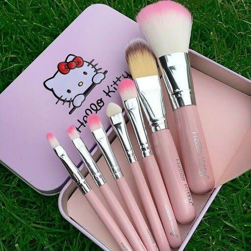 Hộp cọ trang điểm hello kitty 7 cây