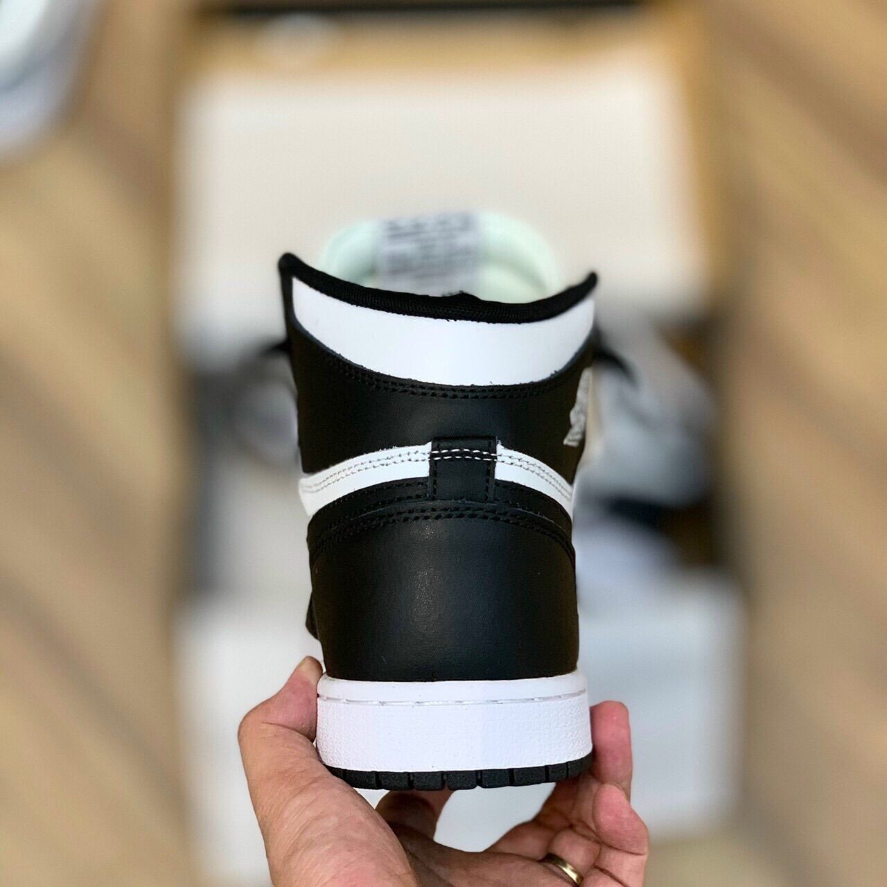 ( 18shoes ) Jordan 1 high Black White ( full box + ảnh thật )