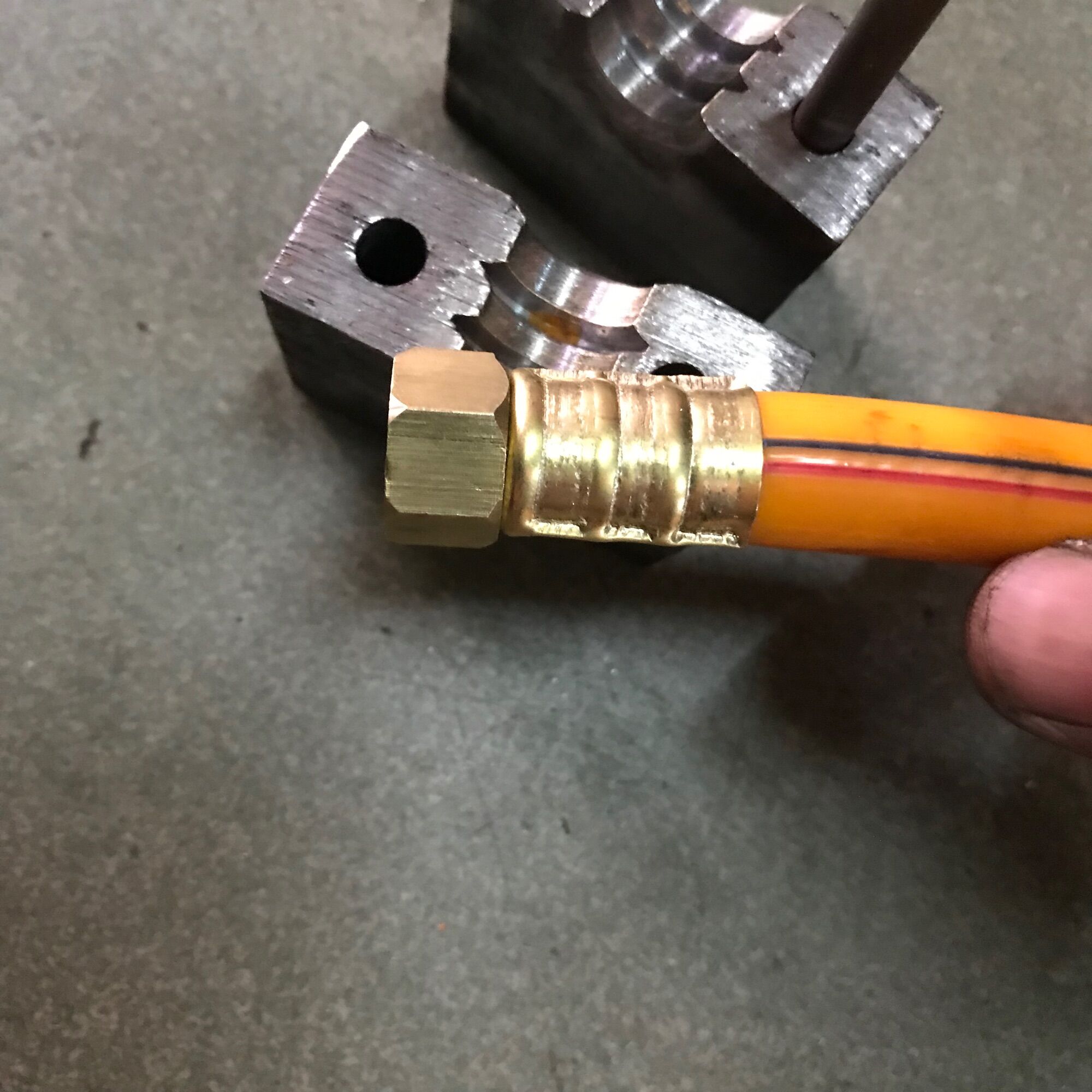 Cục bấm đầu kèm 20 cái khoen thau 8.5mm