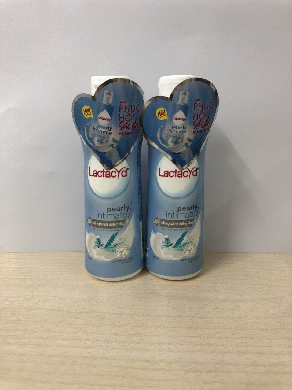 Lactacyd pearly intimate dung dịch vệ sinh phụ nữ.