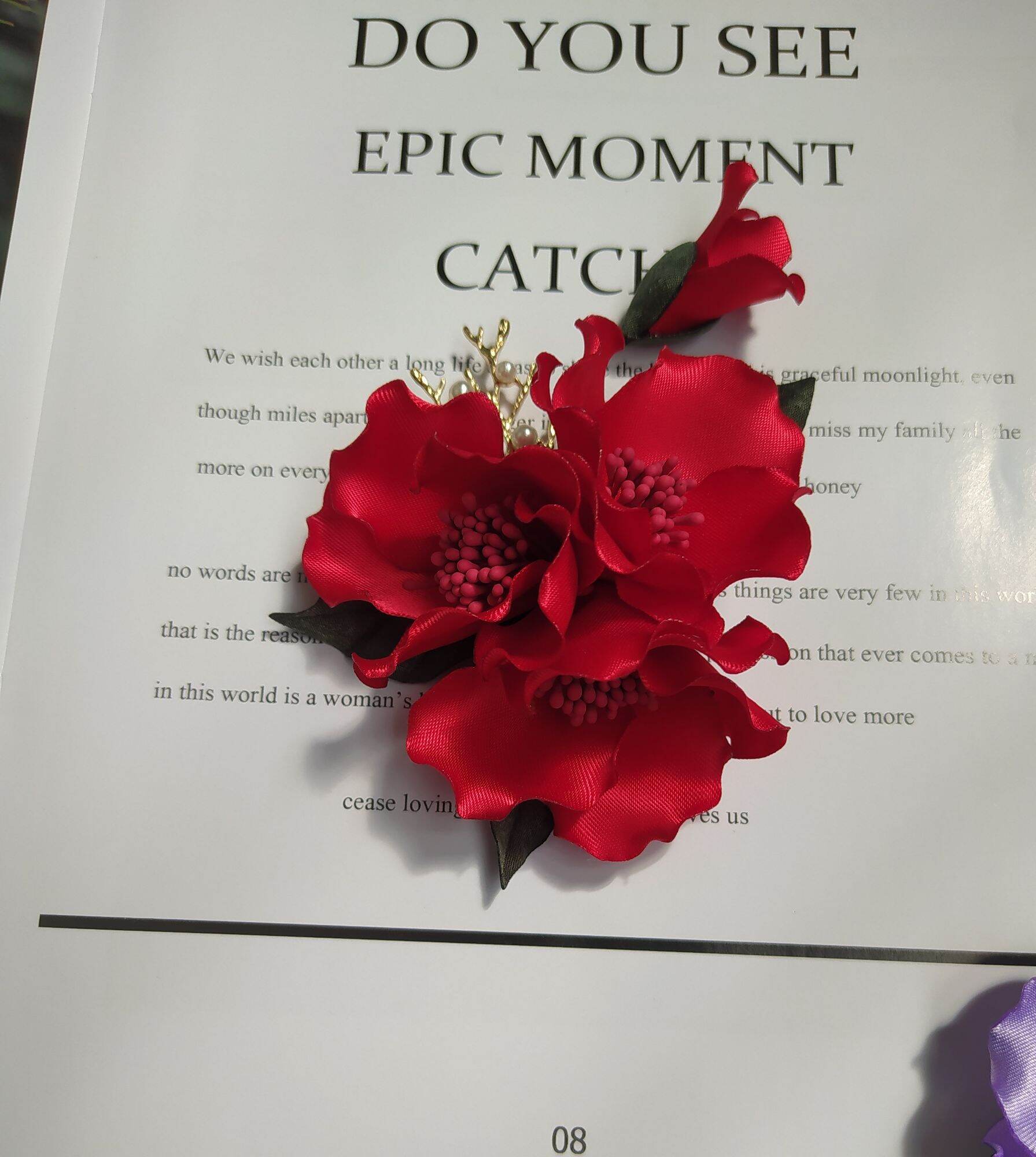 Hoa cài áo handmade Canto hoa đỏ