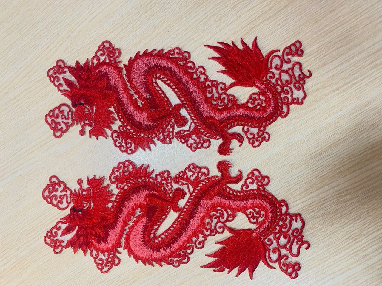 Miếng thêu rồng trang trí áo dài