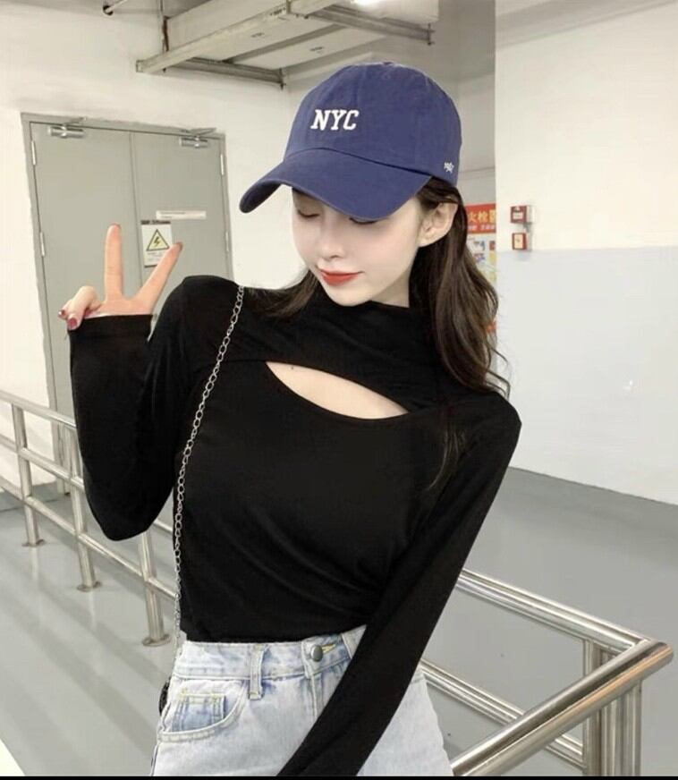 Áo croptop cổ cao khoét ngực tay dài