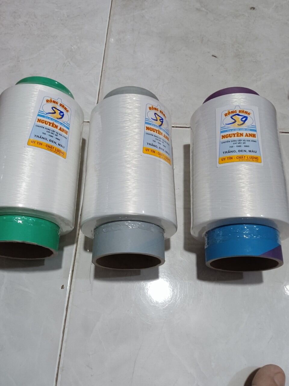 Chỉ vắt sổ trắng chỉ sợi 150 ,1 ống 36000