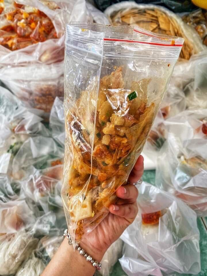 Bánh tráng phơi sương tóp mỡ
