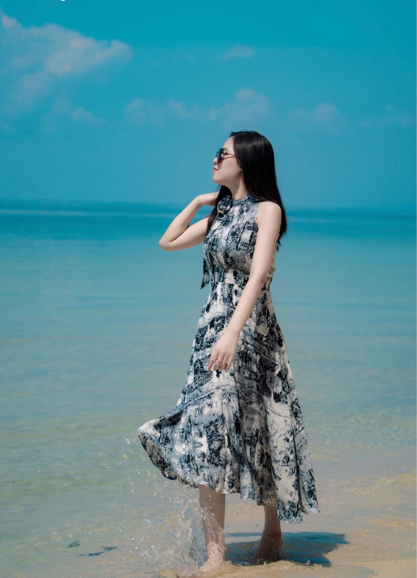 Váy yếm cổ nơ