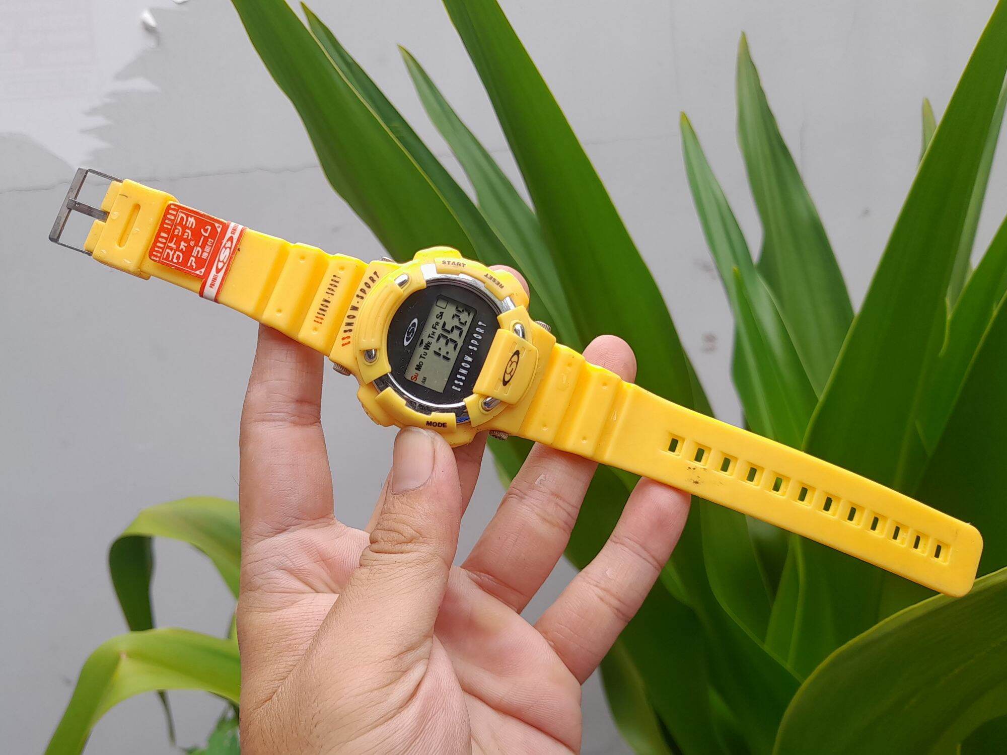Đồng hồ điện tử phong cách thời trang thể thao