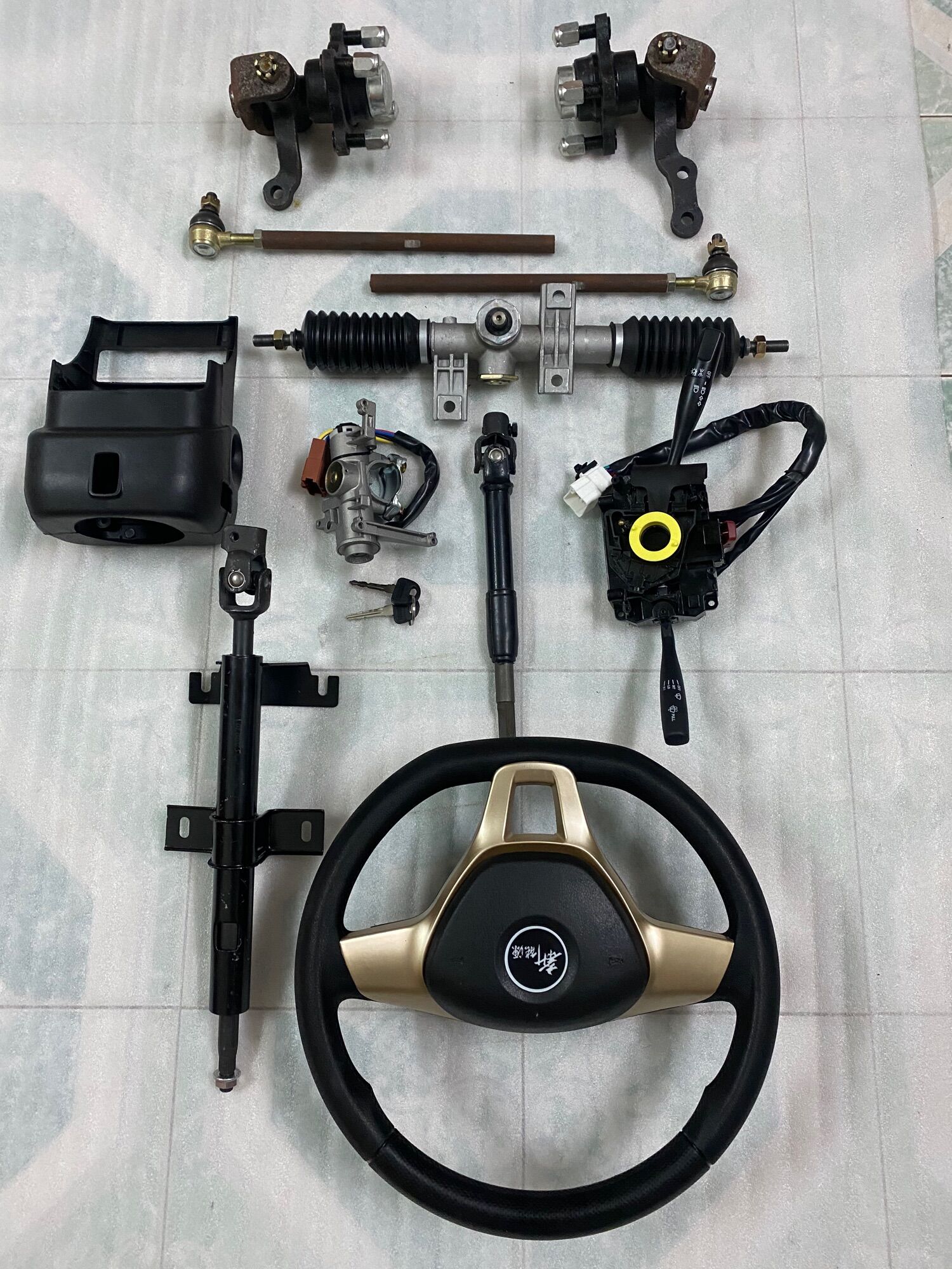 Bộ lái vô lăng xe 4 bánh đầy đủ,mai ơ tim ốc đo vuông 7x10 dùng chế xe 4 bánh và xe 3 bánh. Bộ đầy đủ các phụ kiện hàng đẹp dễ lắp ráp