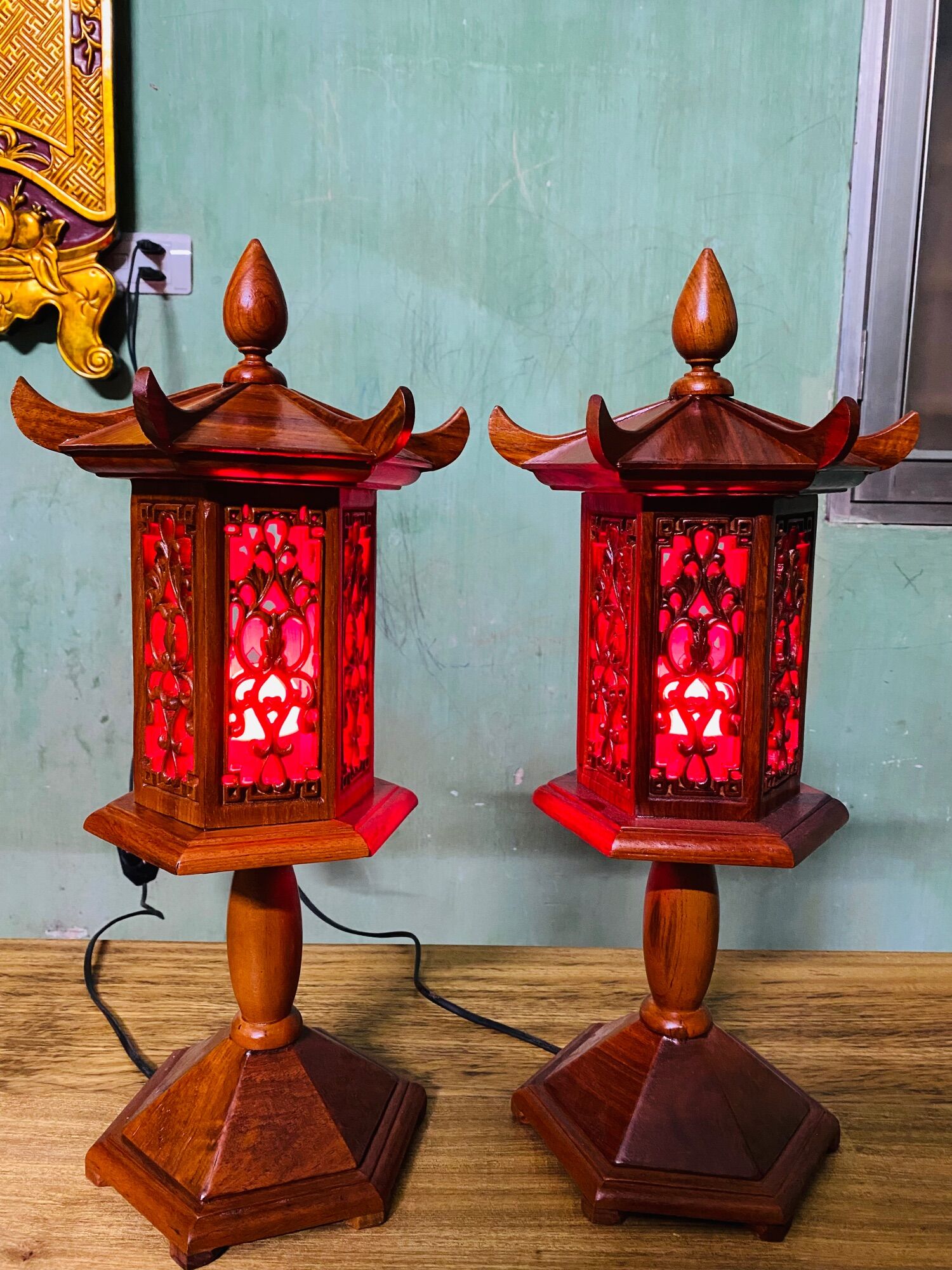 Đèn thờ mái chùa gỗ hương cao 48cm