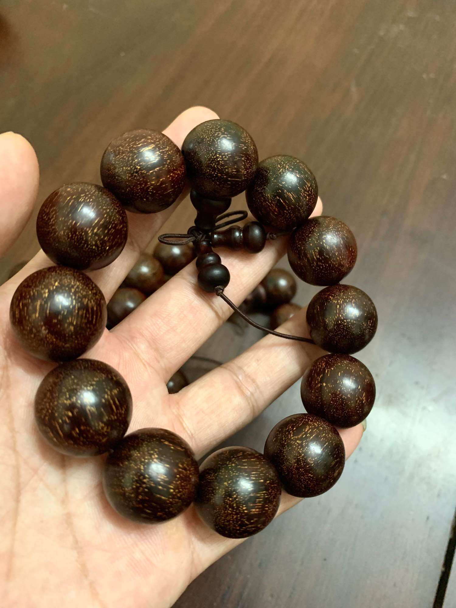 Vòng hạt gỗ tử đàn ấn độ kim sa đẹp các size.
