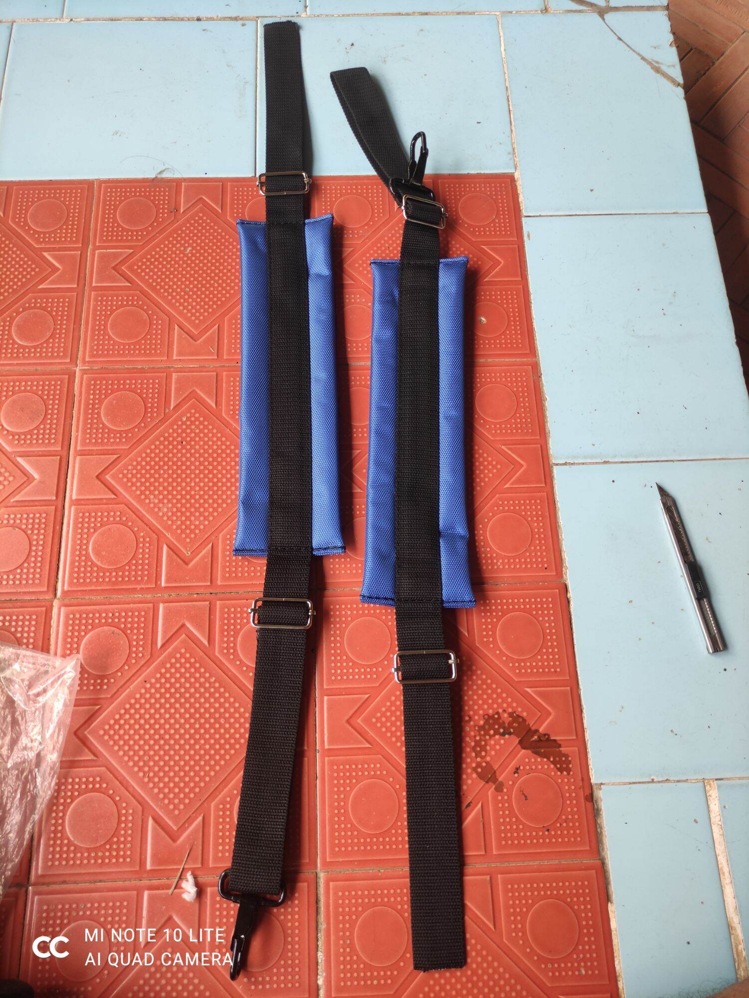 1 cặp dây đeo bình xịt máy