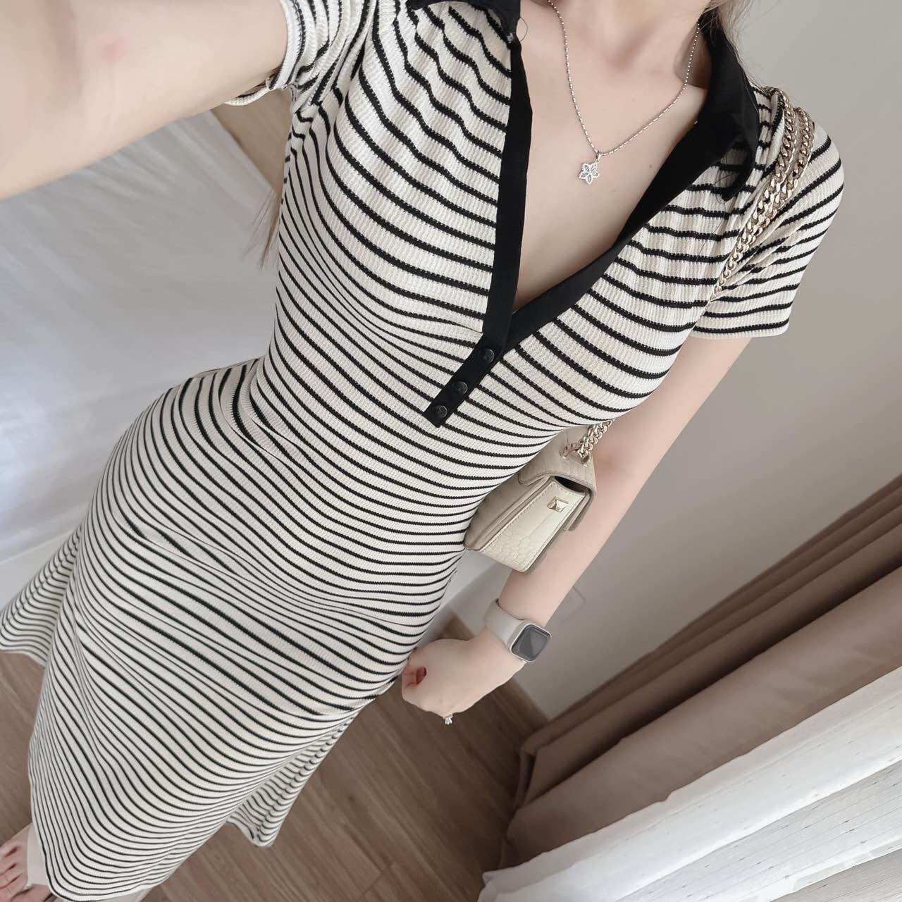 Đầm đuôi cá sọc cổ bẻ dáng đuôi cá nhẹ nhàng Bg