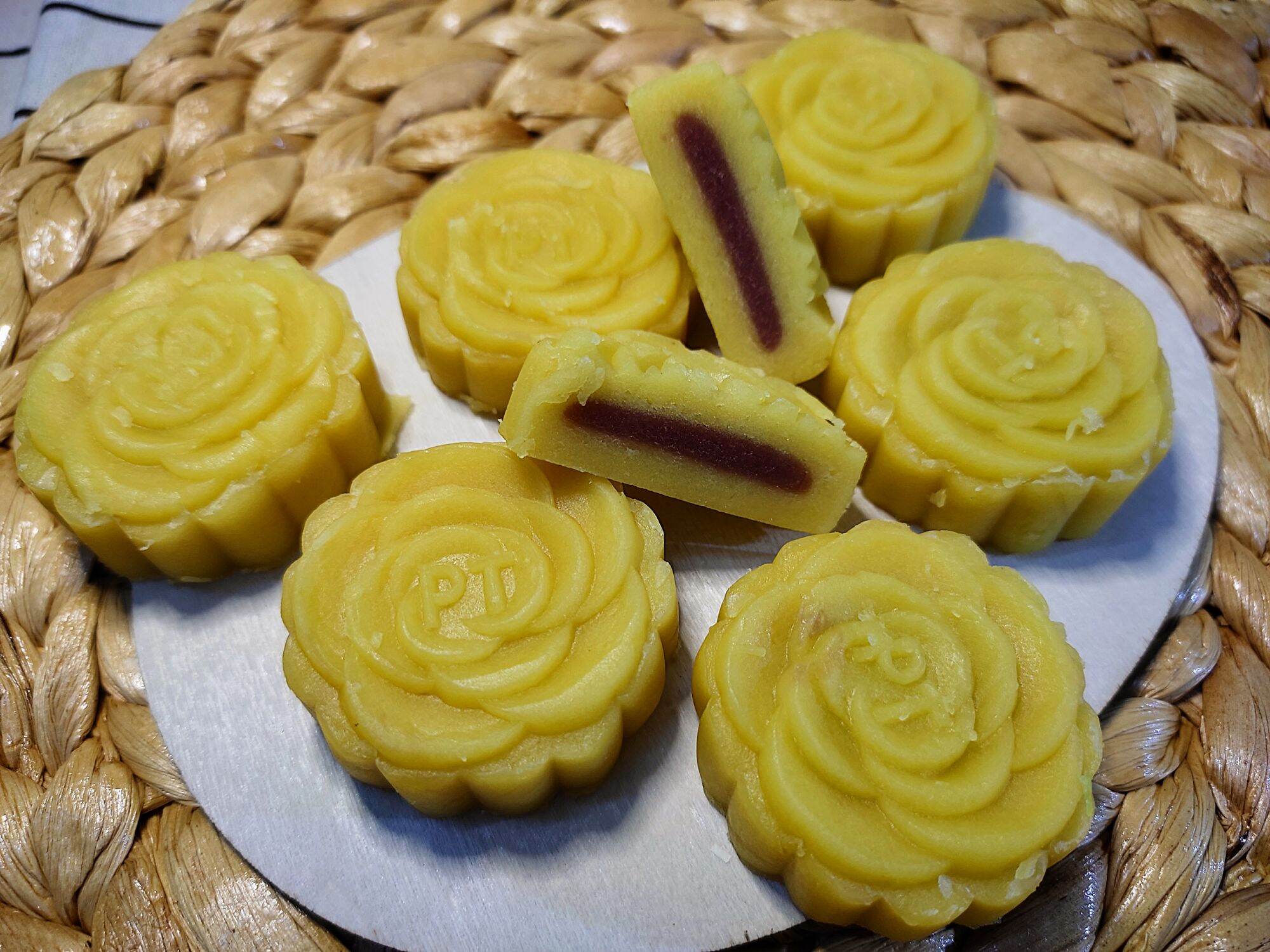 Combo 4 hộp bánh đậu xanh 4 vị (nhân dừa,  dứa,  sầu riêng, môn)